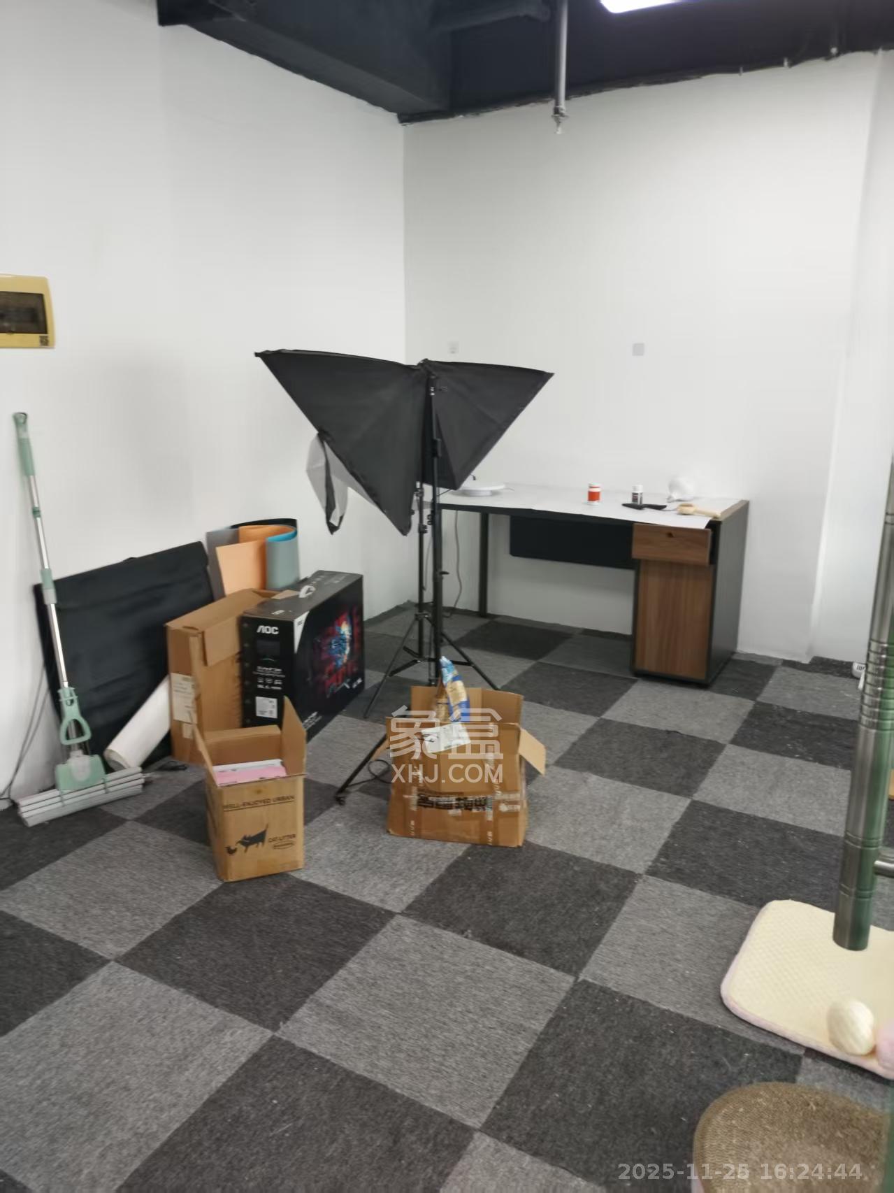 高信向日葵   1000.0㎡      4500.0元/月室内图