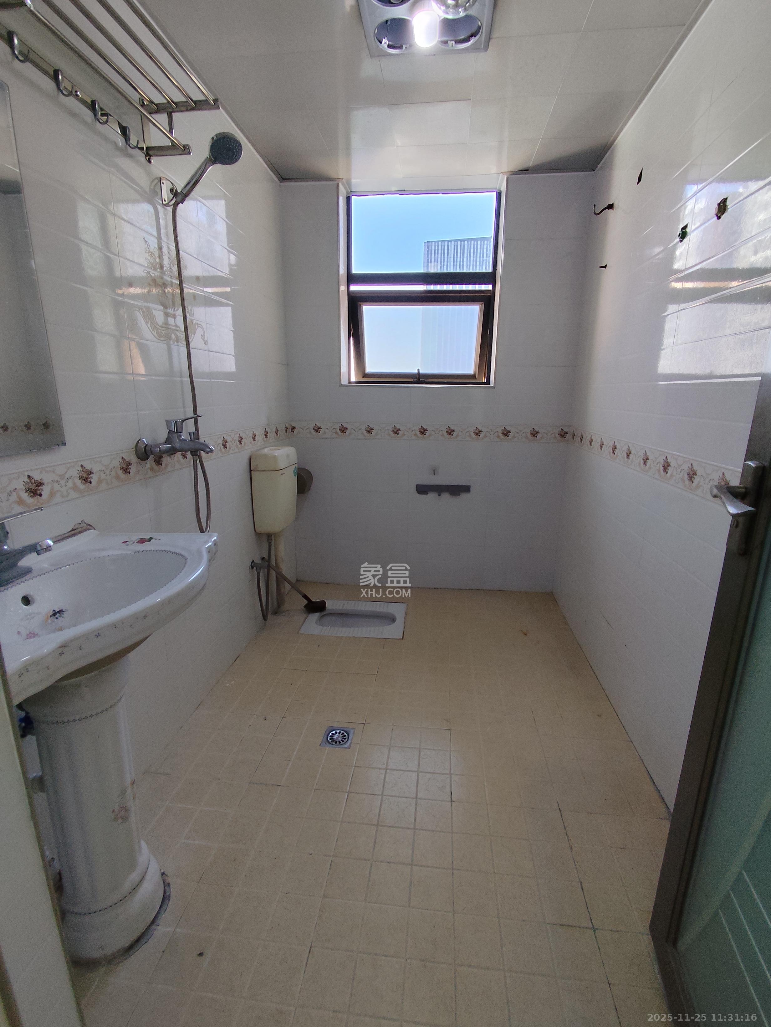 凯通国际城（凯通朝庭）  1室2厅1卫    2600.0元/月室内图