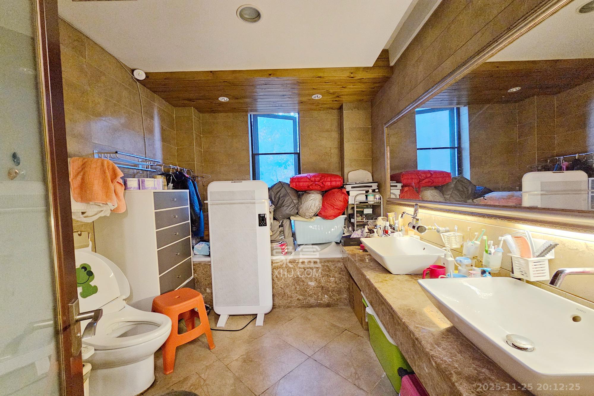 中隆国际御玺 4室2厅3卫 225.0万 中隆国际御玺 4室2厅3卫 225.0万卫生间