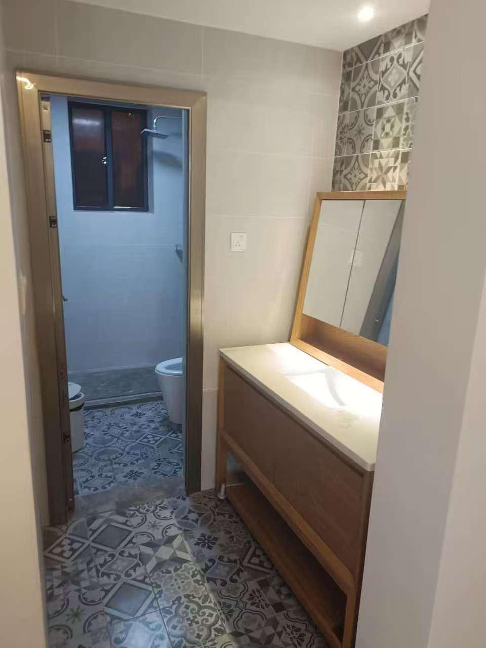 家顺花园  3室2厅2卫    2600.0元/月室内图