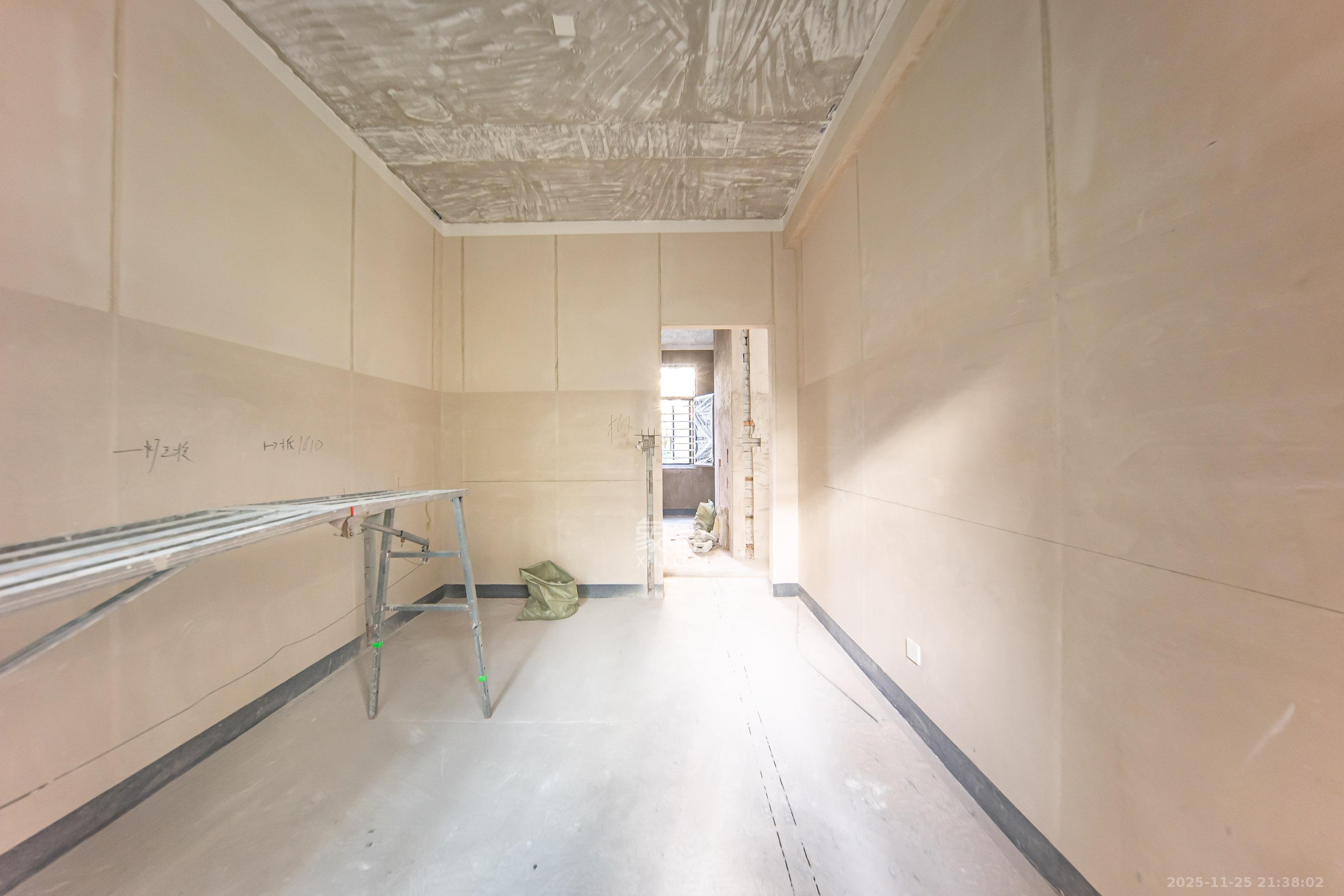 中海阅山府  4室2厅2卫    120.0万卧室