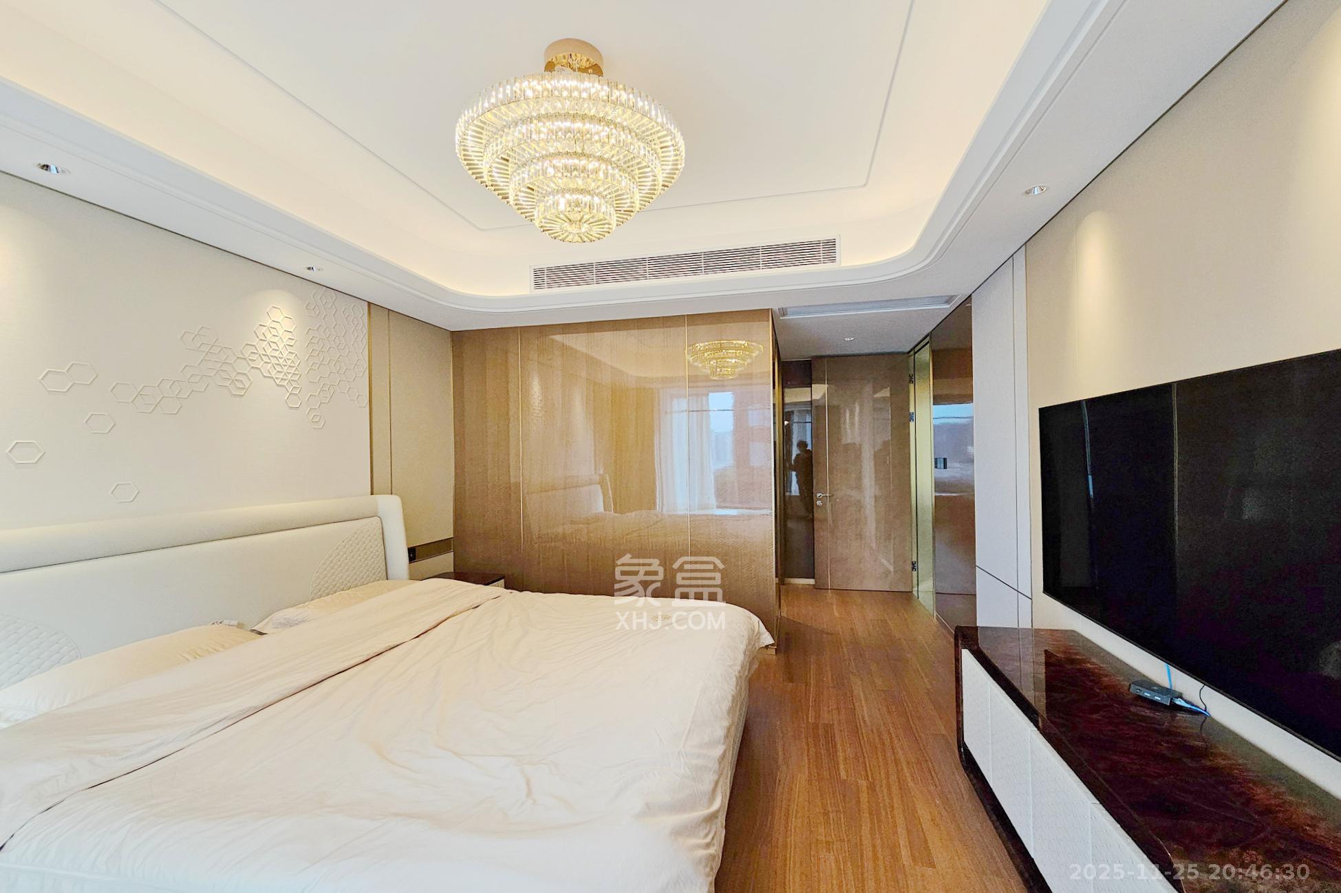 运达滨河广场  4室2厅3卫    580.0万卧室