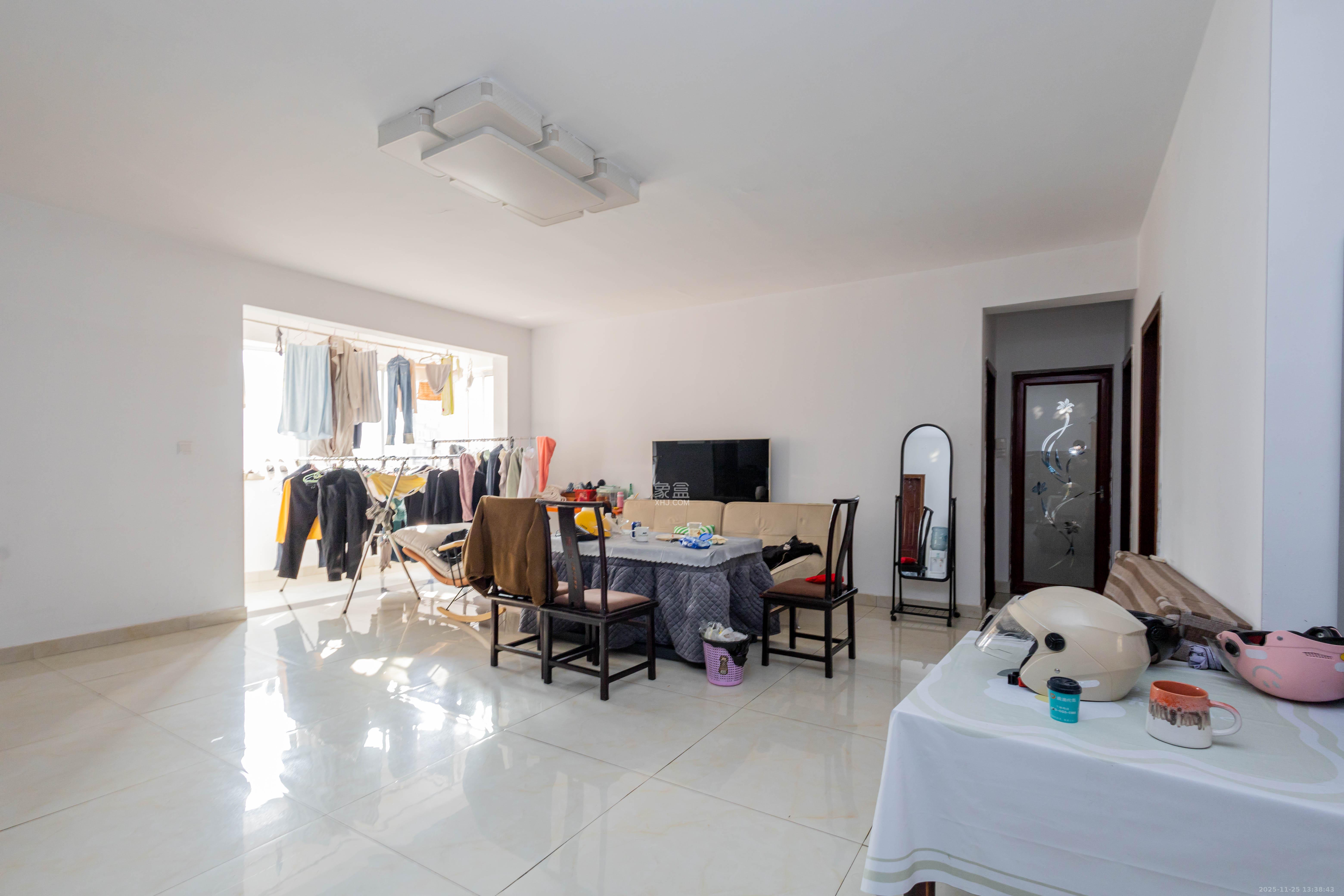 东门尚苑 5室2厅2卫 128.0万 东门尚苑 5室2厅2卫 128.0万客厅