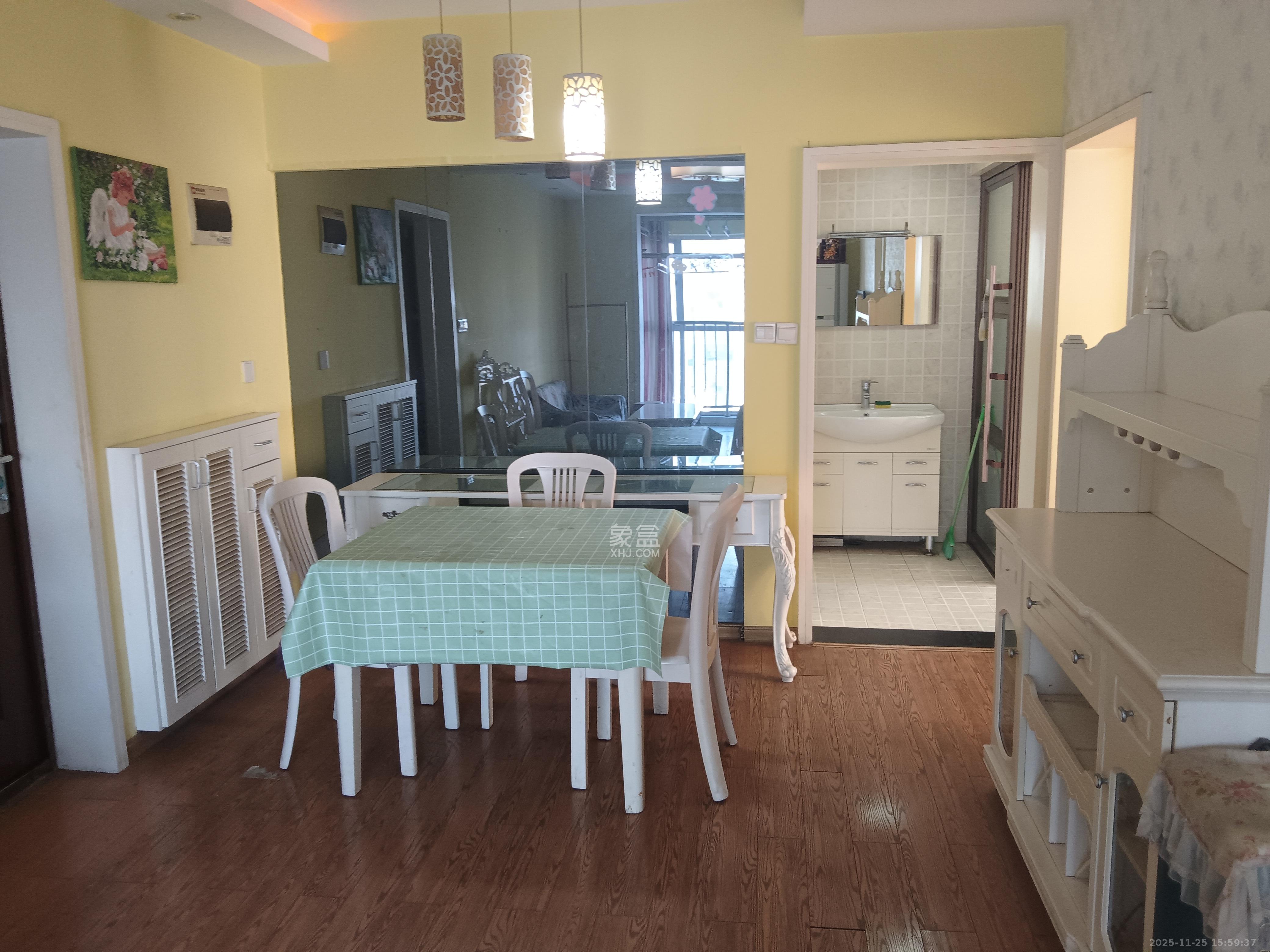 左岸右岸 2室1厅1卫 2200.0元/月 左岸右岸 2室1厅1卫 2200.0元/月室内图