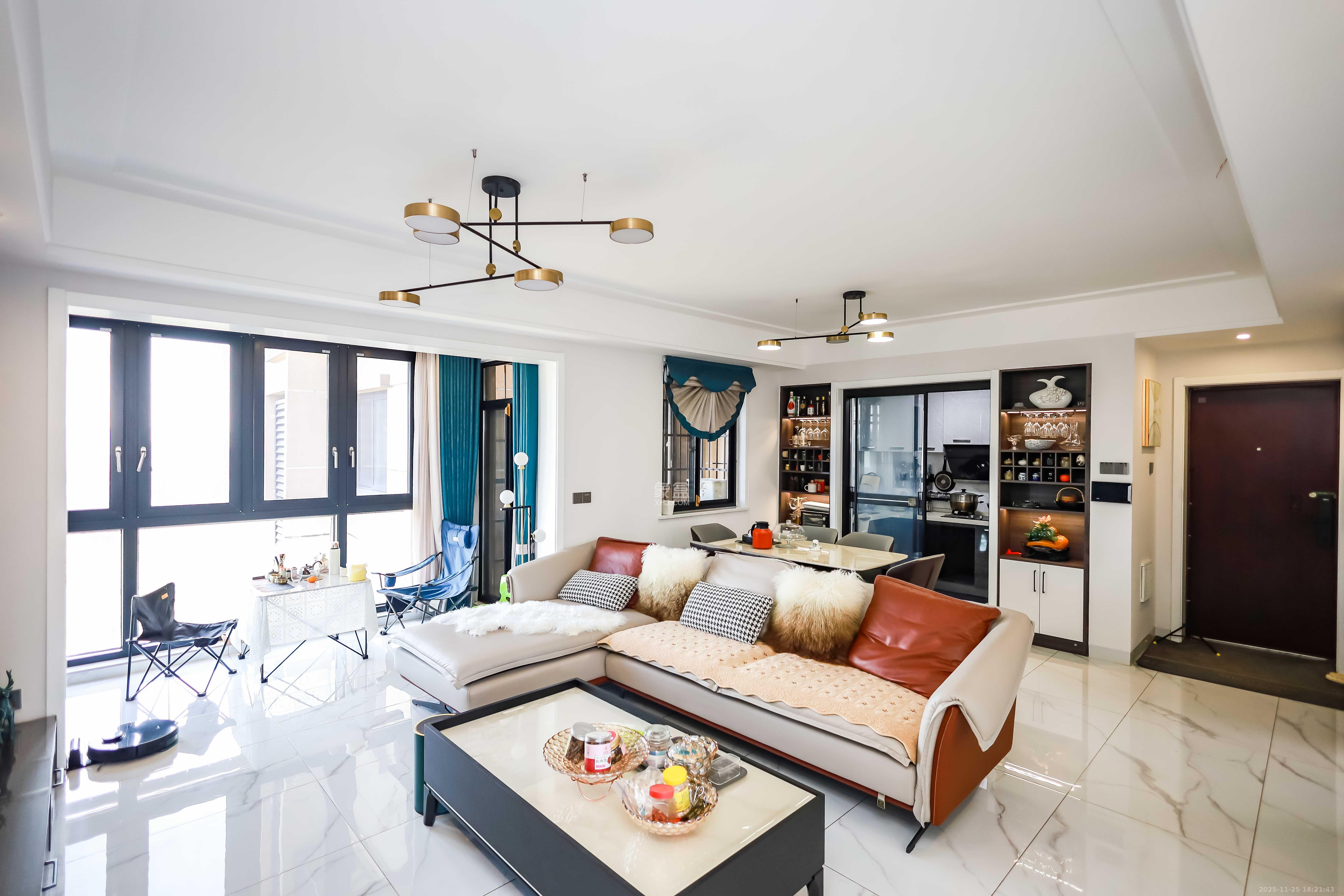 金科世界城  3室2厅2卫    98.0万客厅