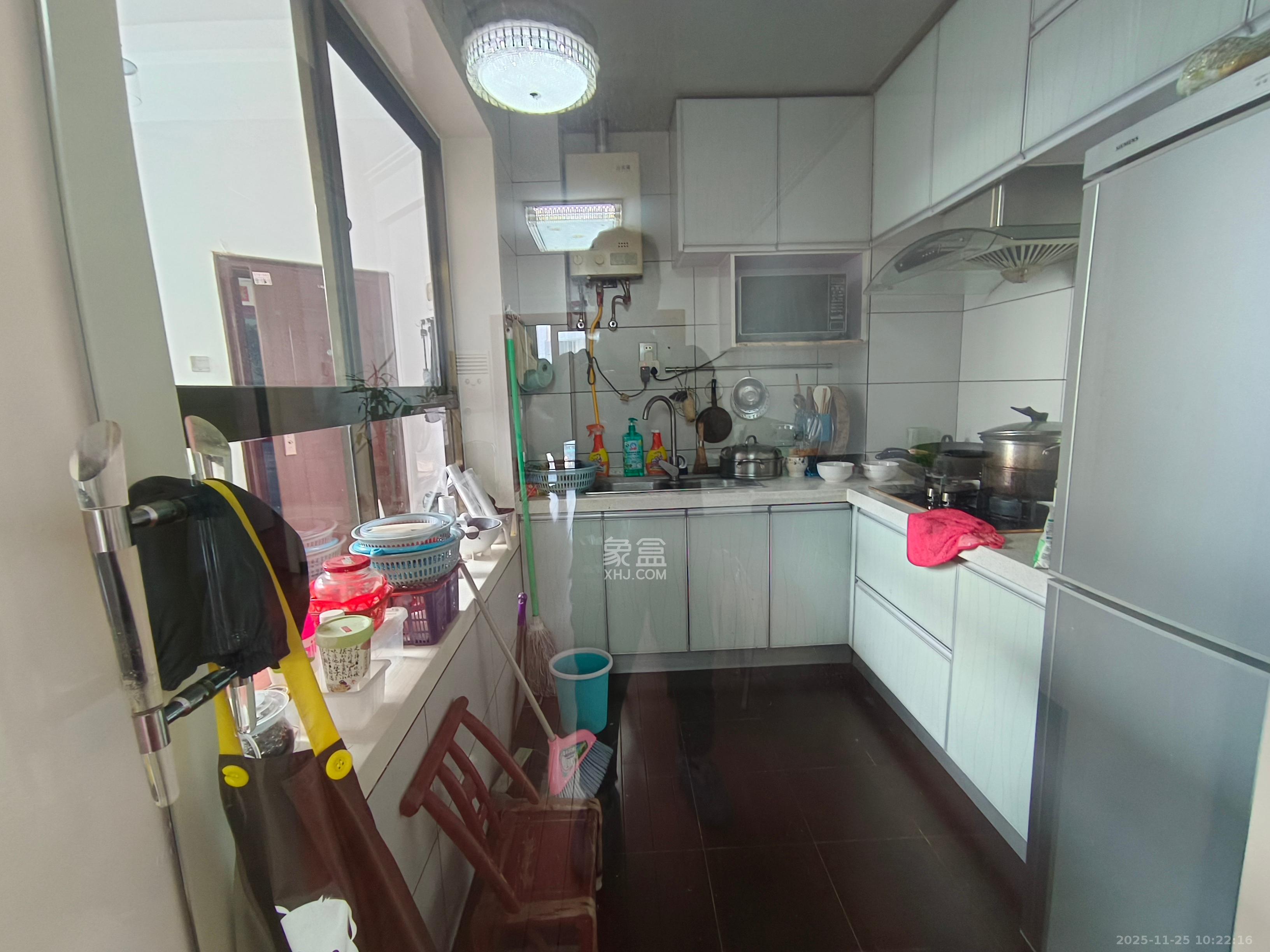 银港水晶城 2室2厅1卫 2200.0元/月 银港水晶城 2室2厅1卫 2200.0元/月室内图