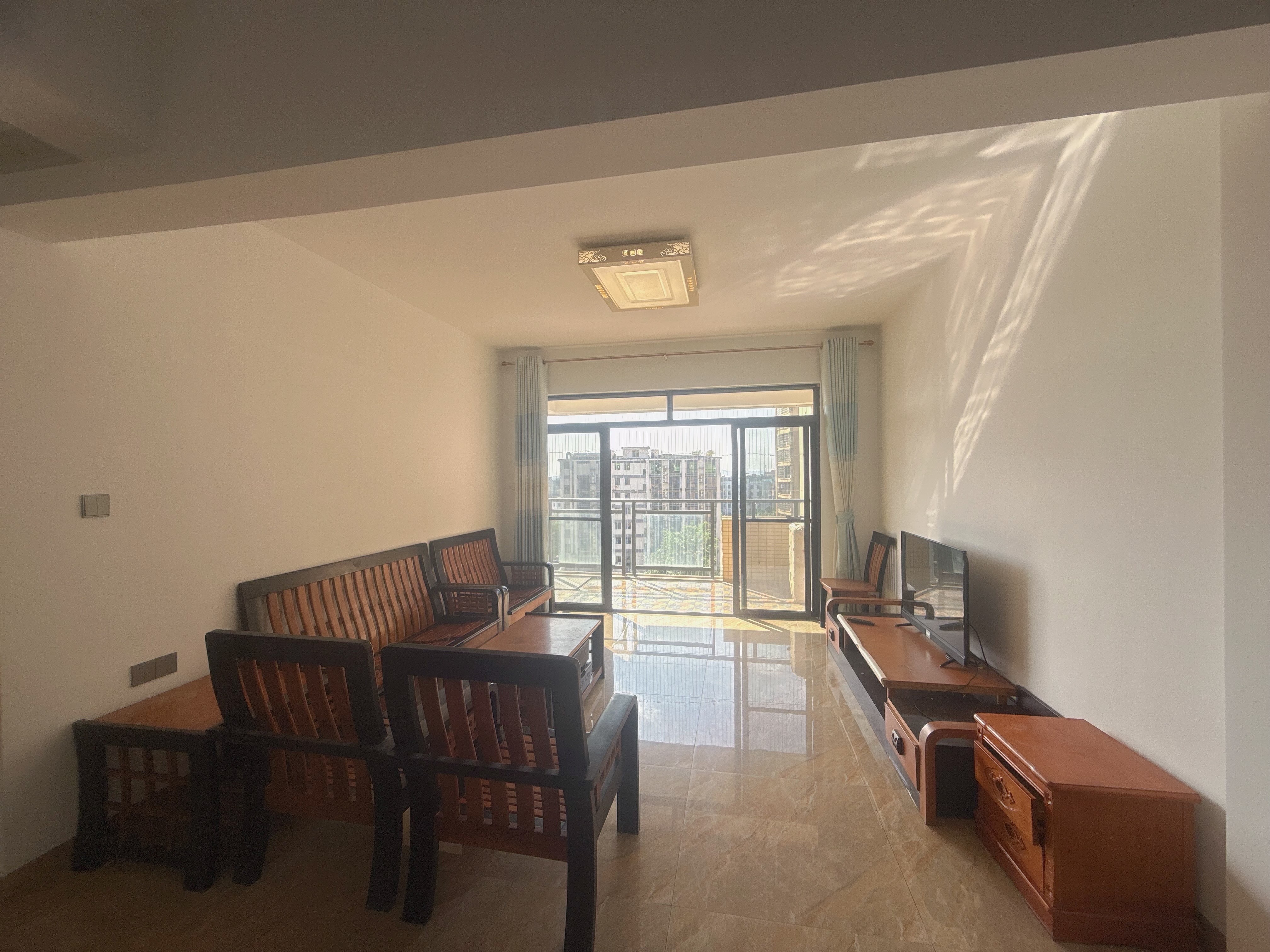 枫林雅郡 2室2厅1卫 2400.0元/月 枫林雅郡 2室2厅1卫 2400.0元/月室内图