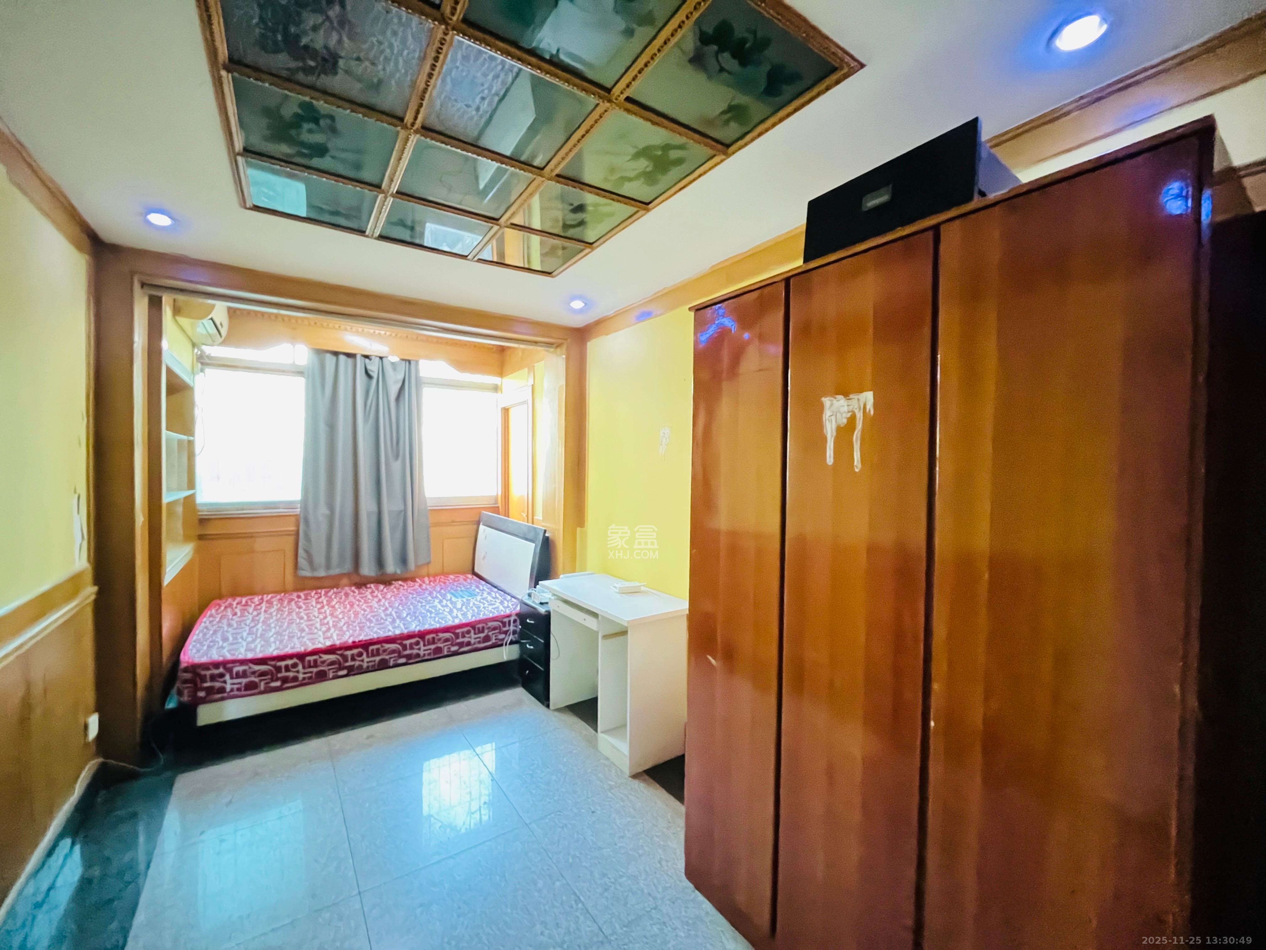 大众公寓(人人家宿舍) 3室1厅1卫 2200.0元/月 大众公寓(人人家宿舍) 3室1厅1卫 2200.0元/月室内图