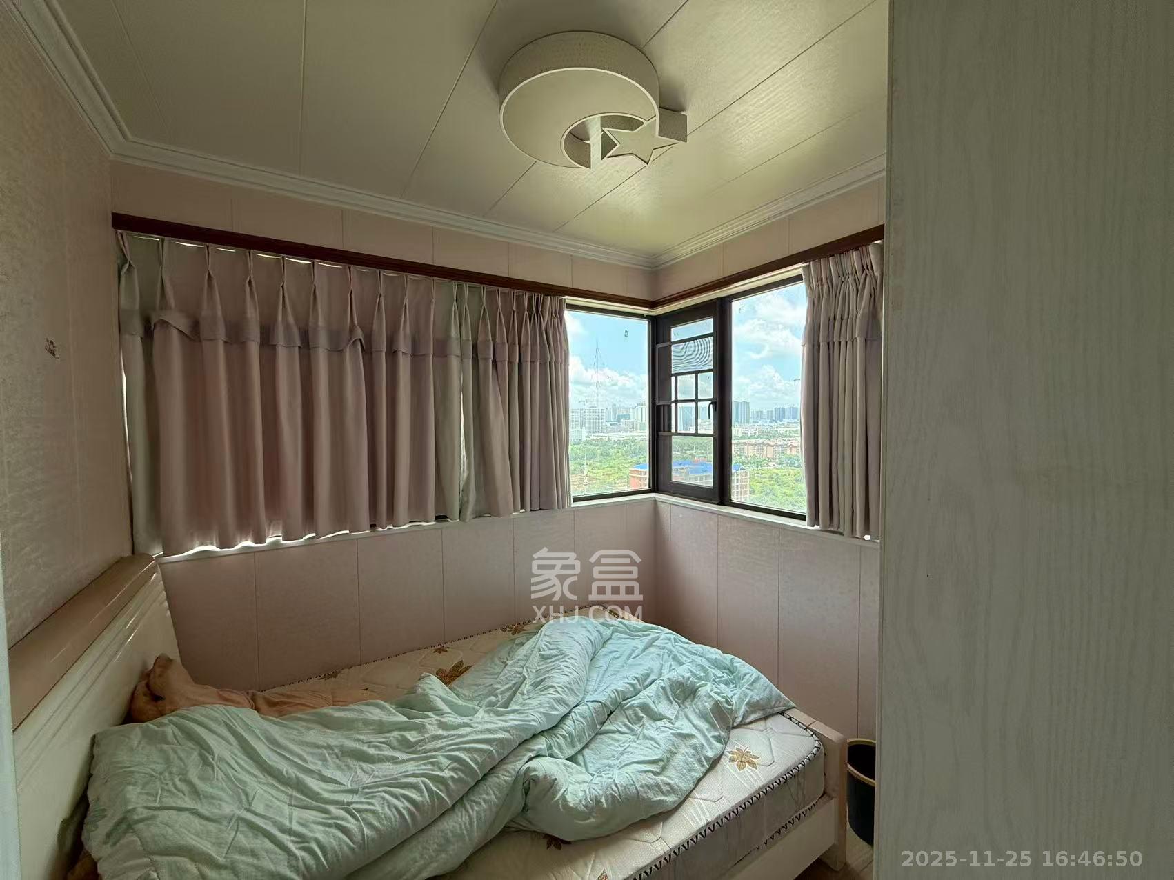 芙蓉万国城MOMA（卓越汇富苑）  4室2厅2卫    2700.0元/月室内图