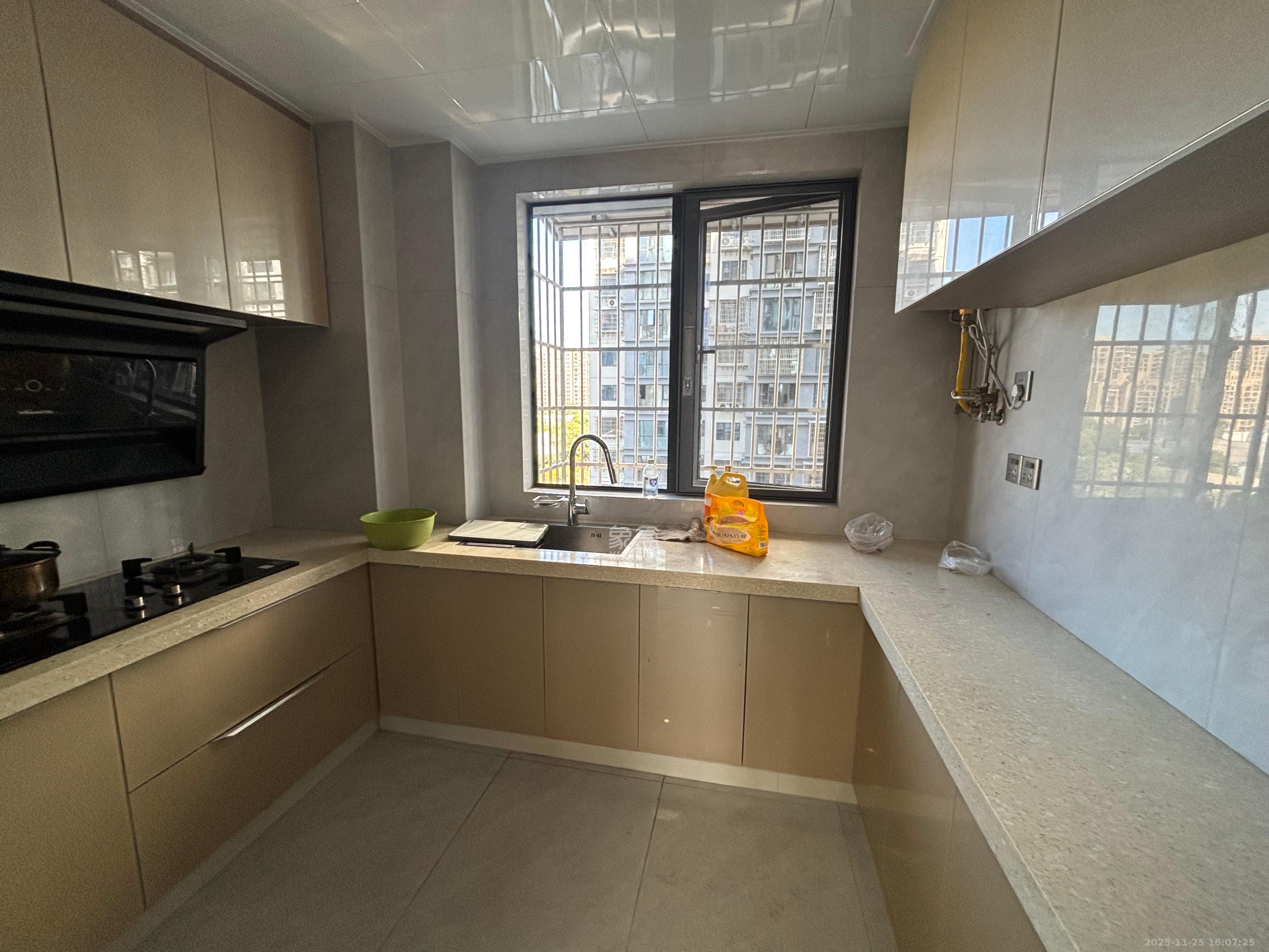 旭日嘉苑  3室1厅2卫    3600.0元/月室内图