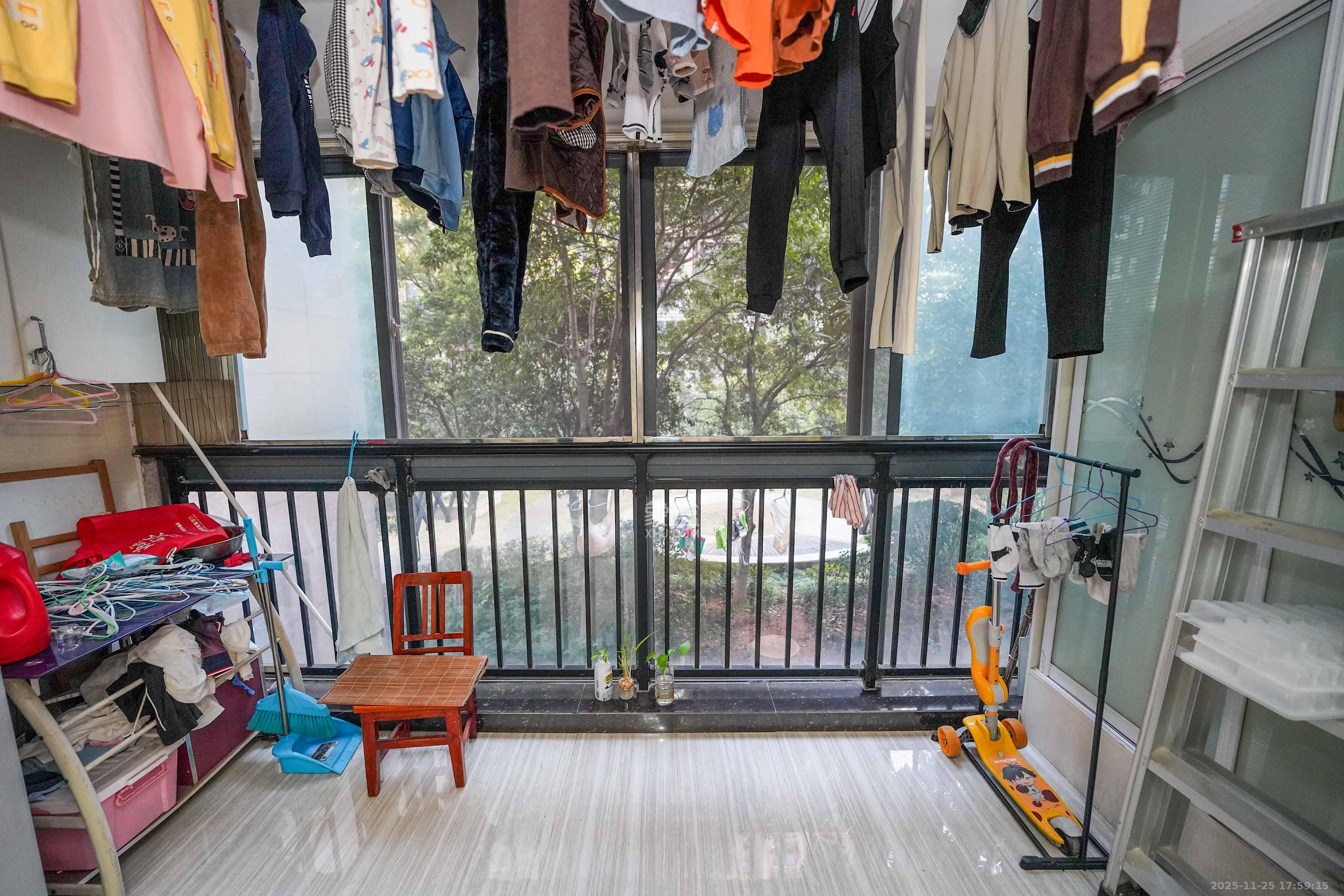 五矿格澜郡 3室2厅1卫 73.8万 五矿格澜郡 3室2厅1卫 73.8万阳台