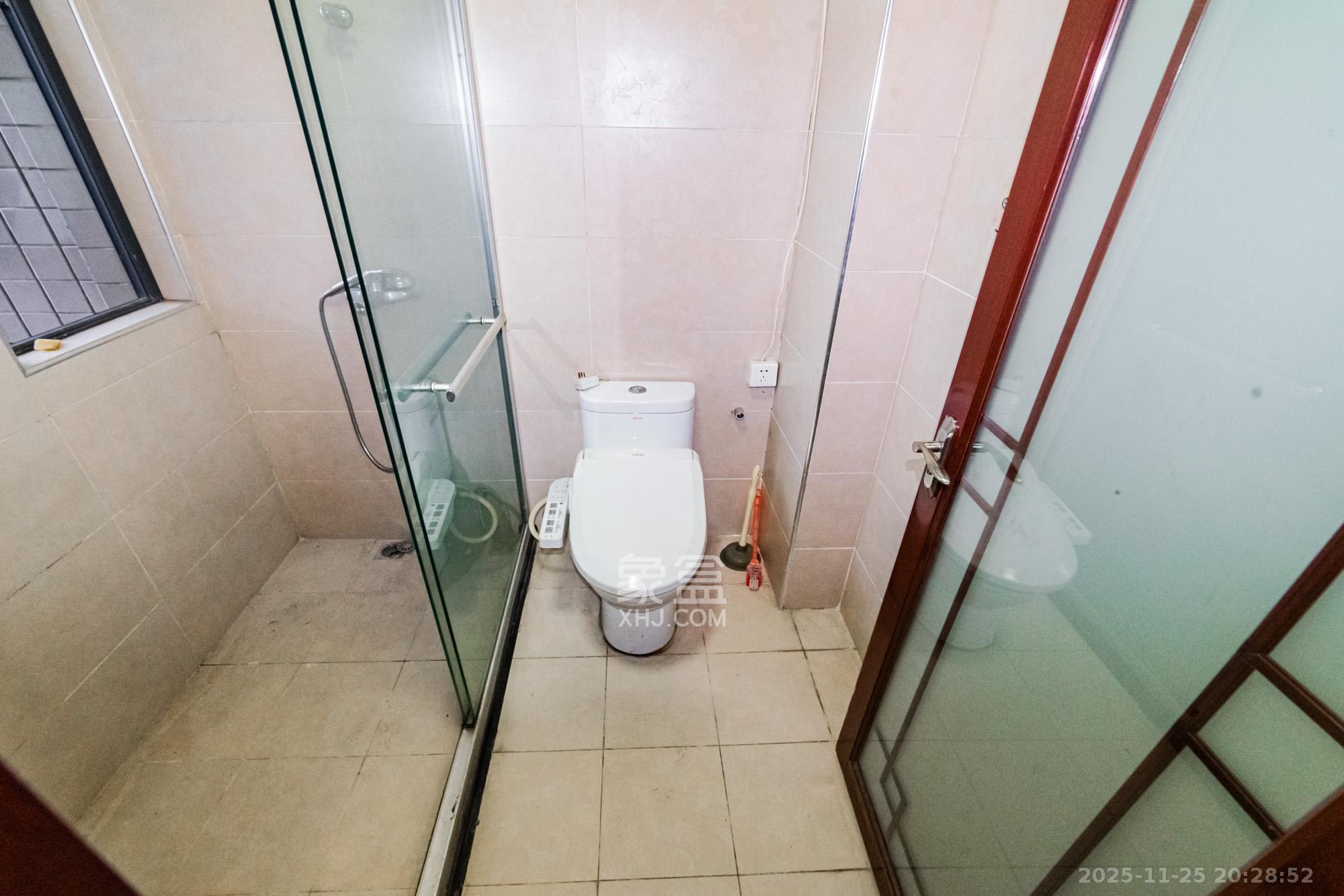 湘江世纪城咏江苑  2室2厅1卫    65.0万卫生间