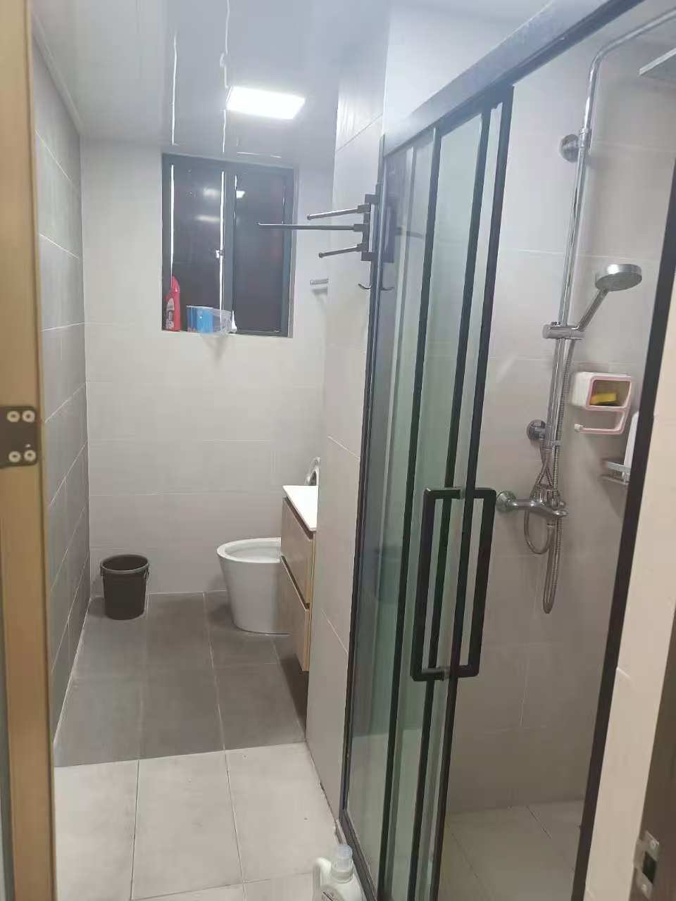 家顺花园  3室2厅2卫    2600.0元/月