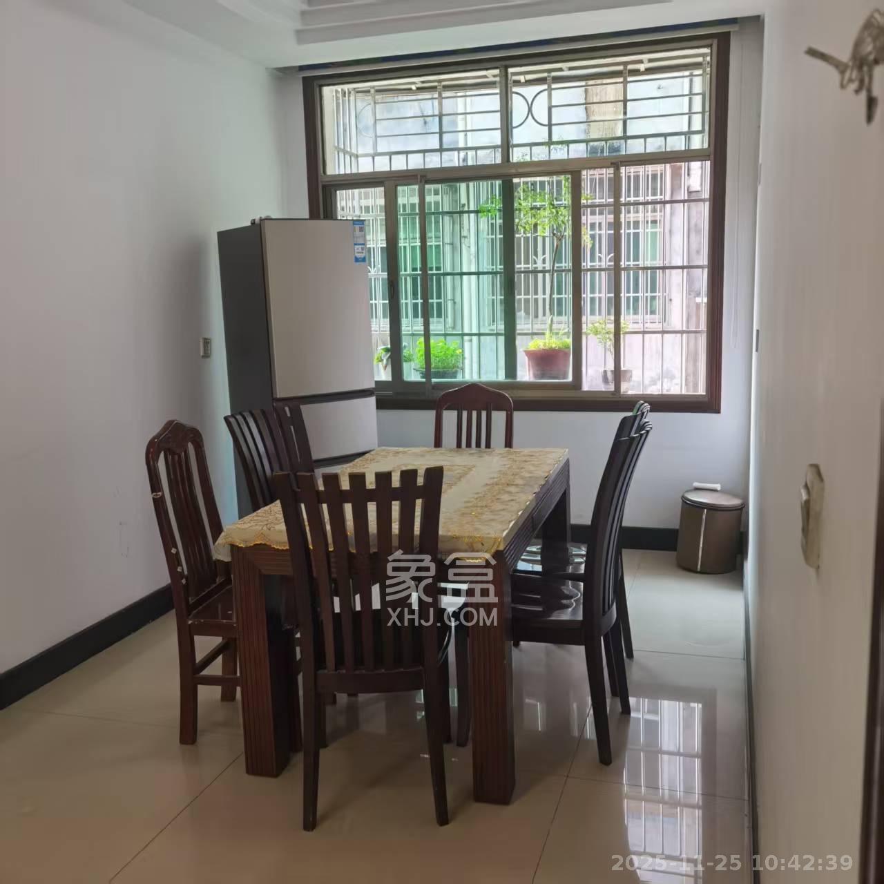 鸭婆塘小区 4室2厅1卫 2000.0元/月 鸭婆塘小区 4室2厅1卫 2000.0元/月室内图