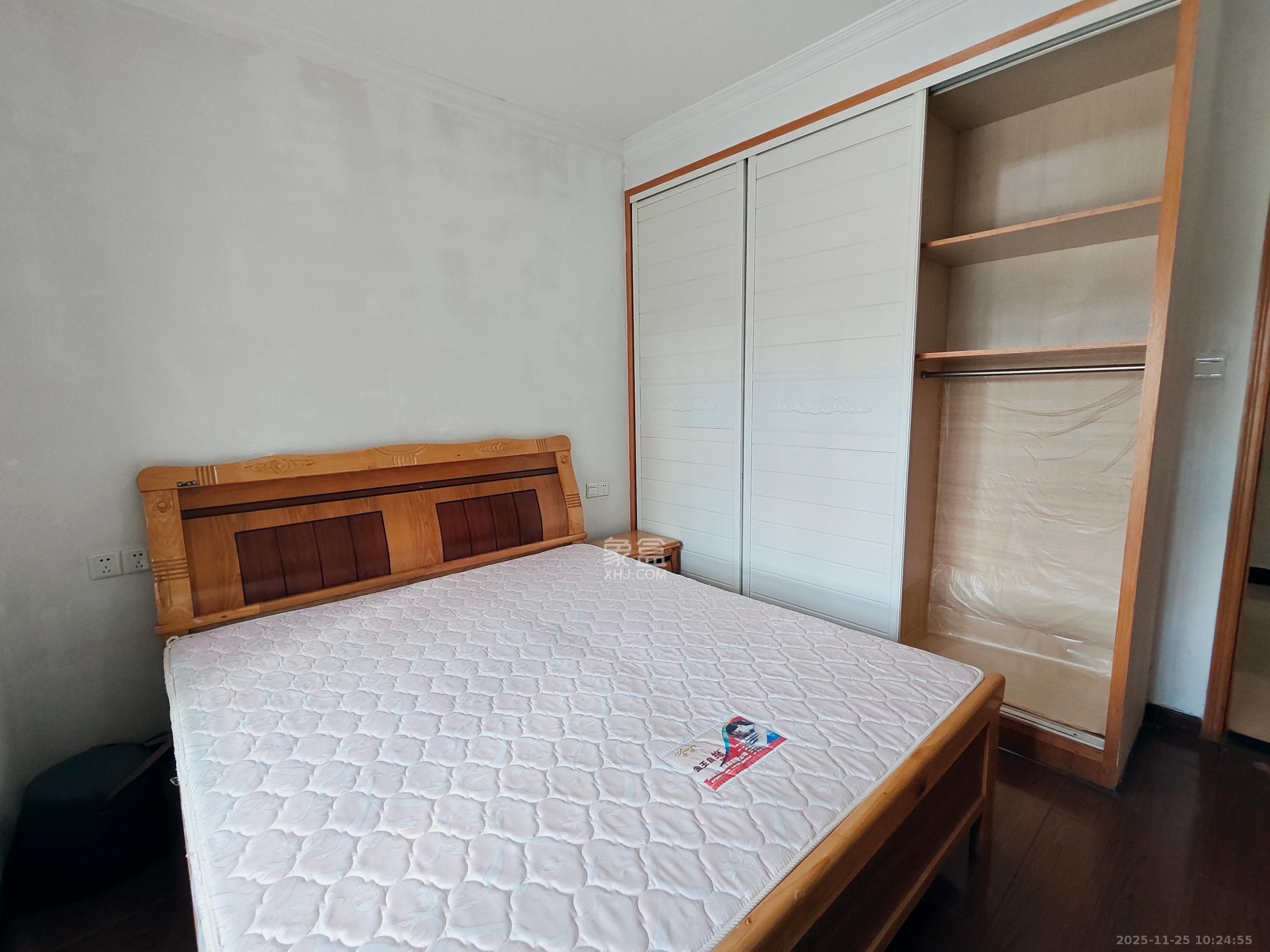 德润园  1室2厅1卫    1800.0元/月室内图