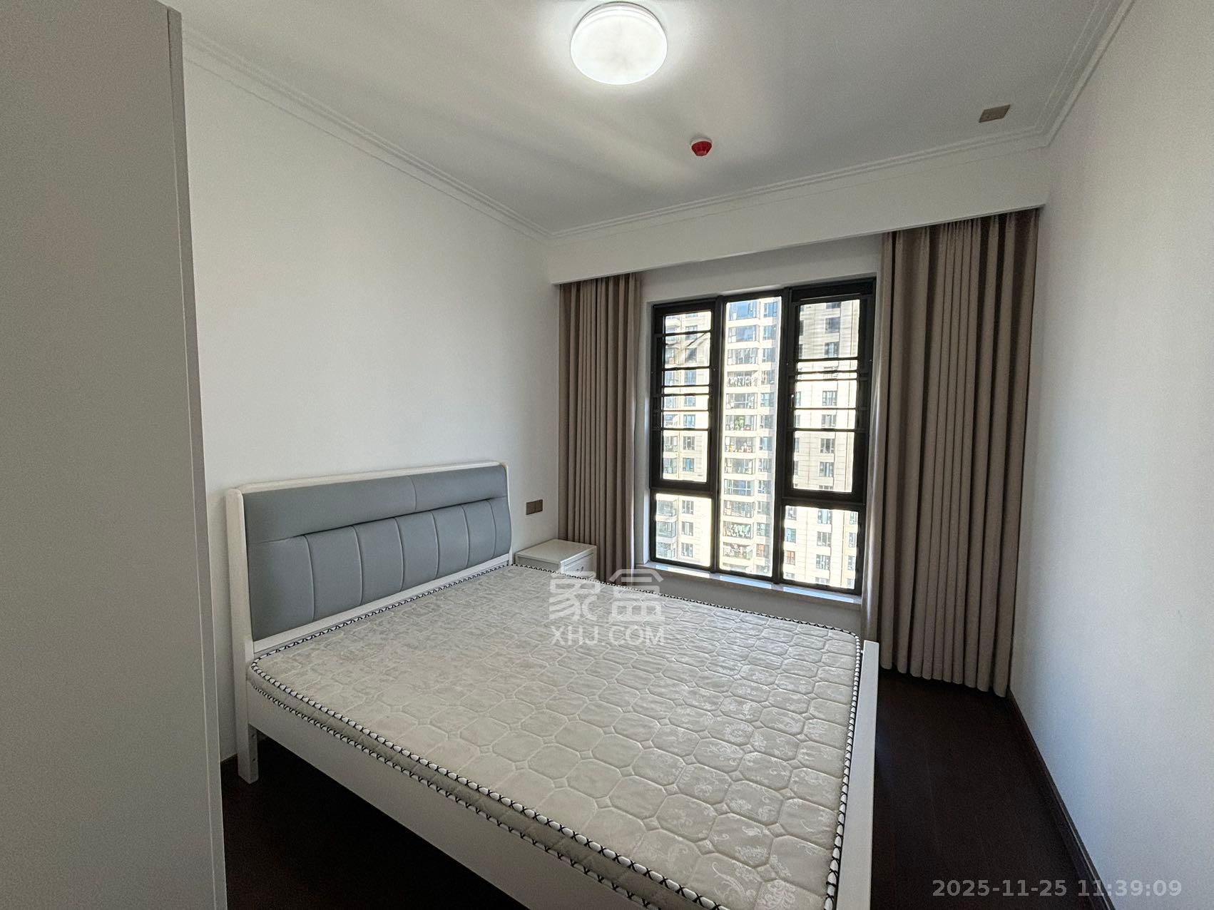 绿地长沙城际空间站（绿地新里佳苑）  4室2厅2卫    3500.0元/月室内图