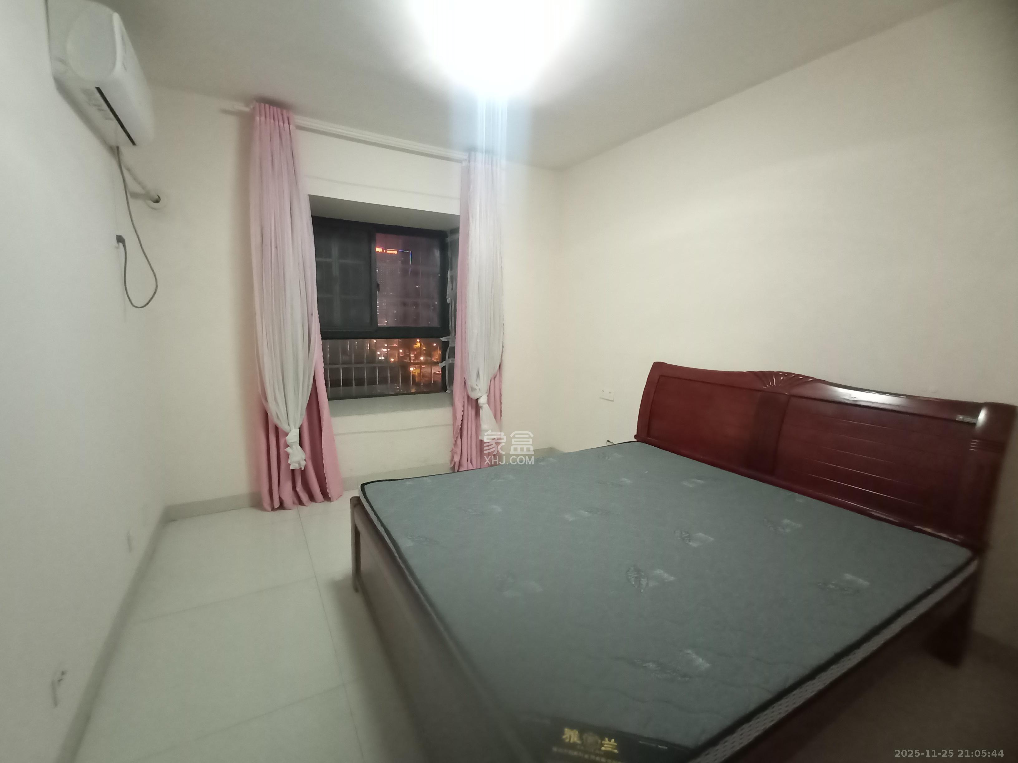 岳华嘉园  2室2厅1卫    1700.0元/月