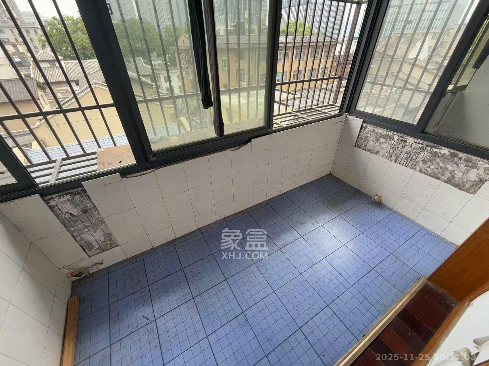 宏金花园 4室1厅2卫 2300.0元/月 宏金花园 4室1厅2卫 2300.0元/月室内图