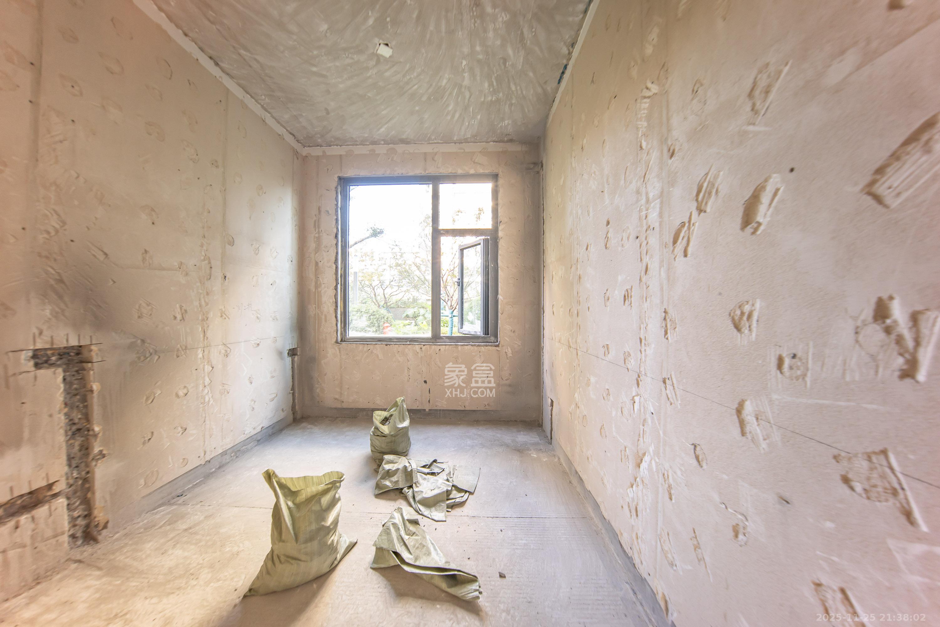 中海阅山府  4室2厅2卫    120.0万卧室