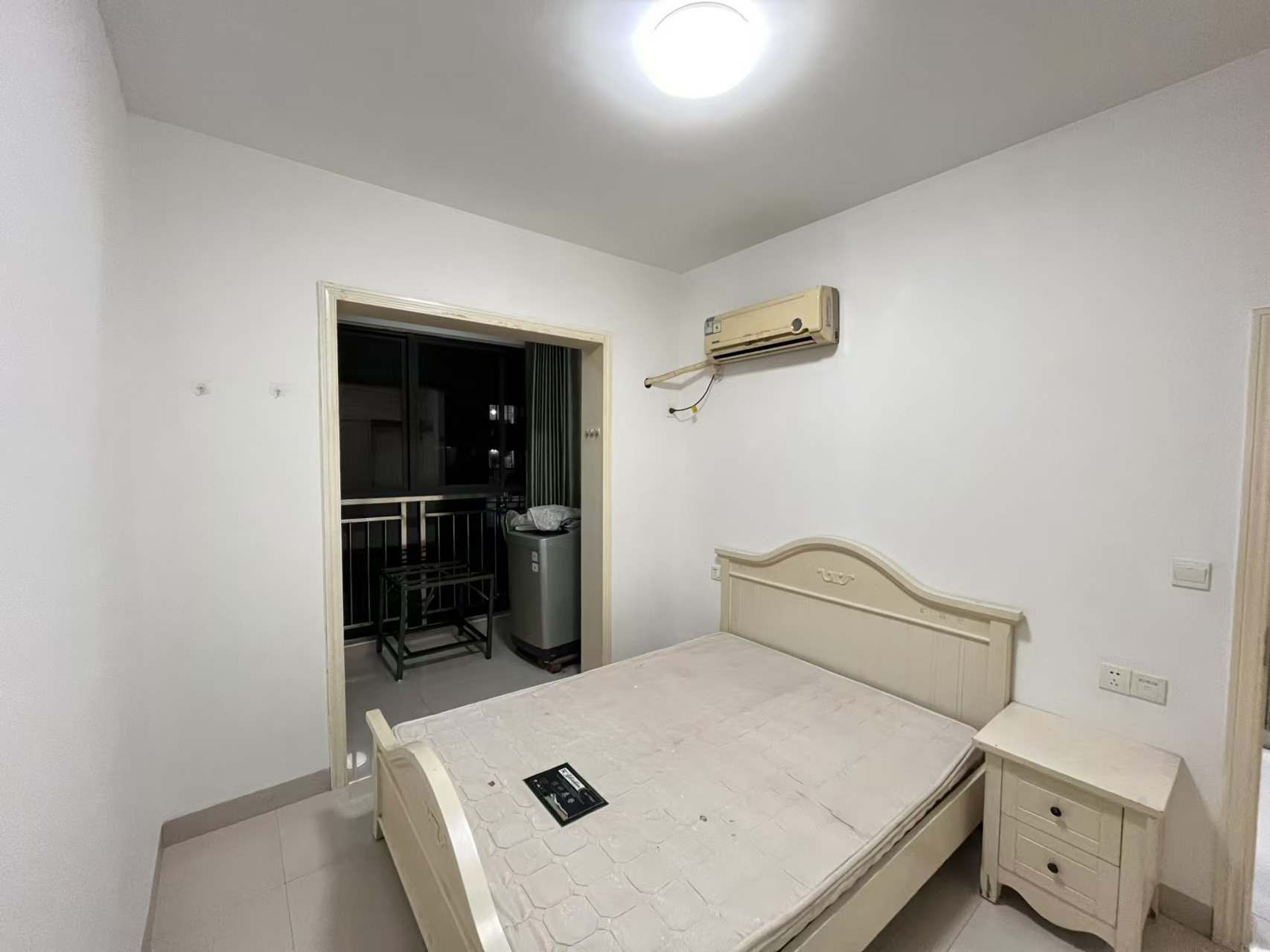 香格里拉  1室1厅1卫    1300.0元/月室内图1