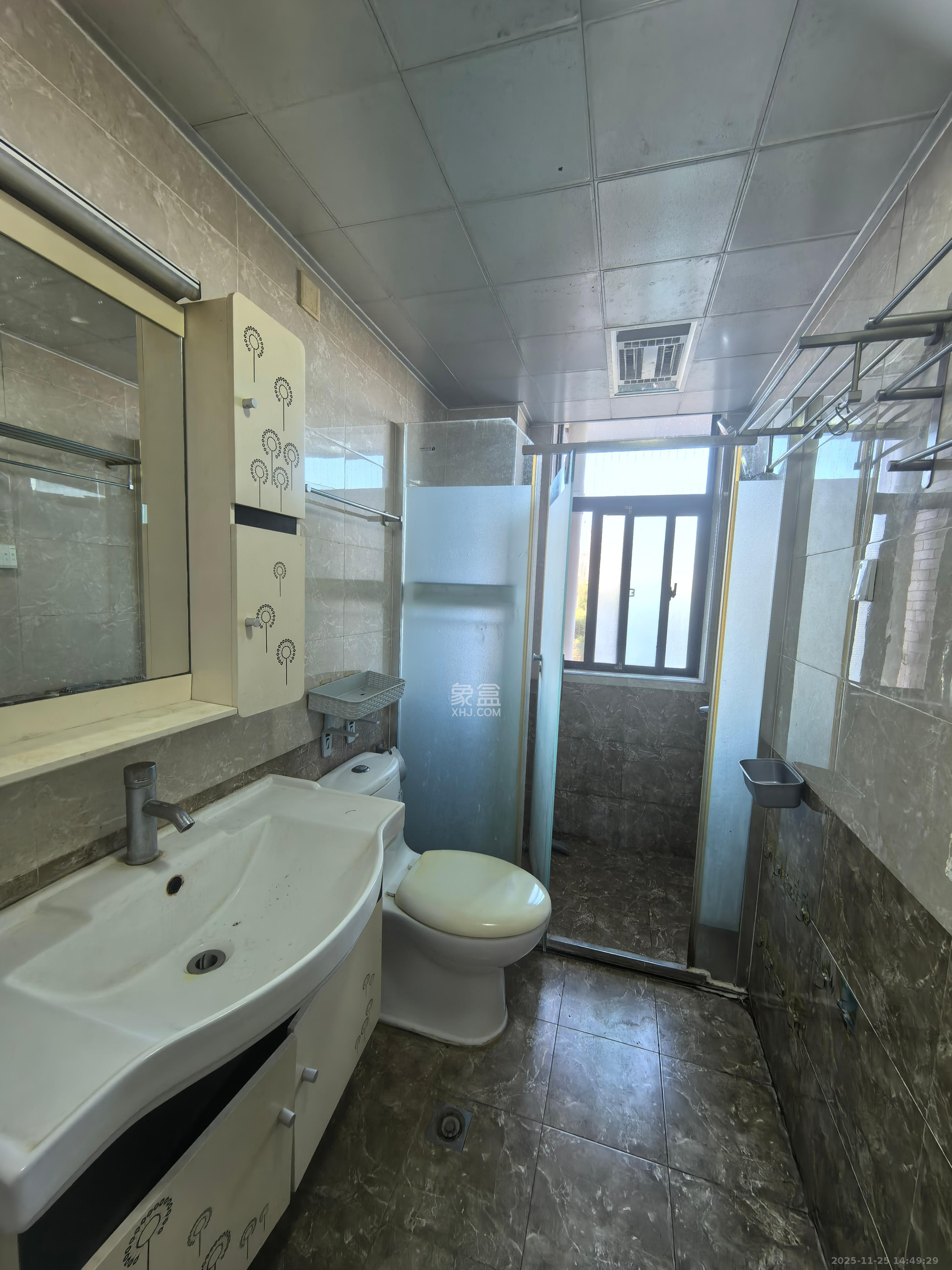 海拔东方  2室2厅1卫    2200.0元/月室内图