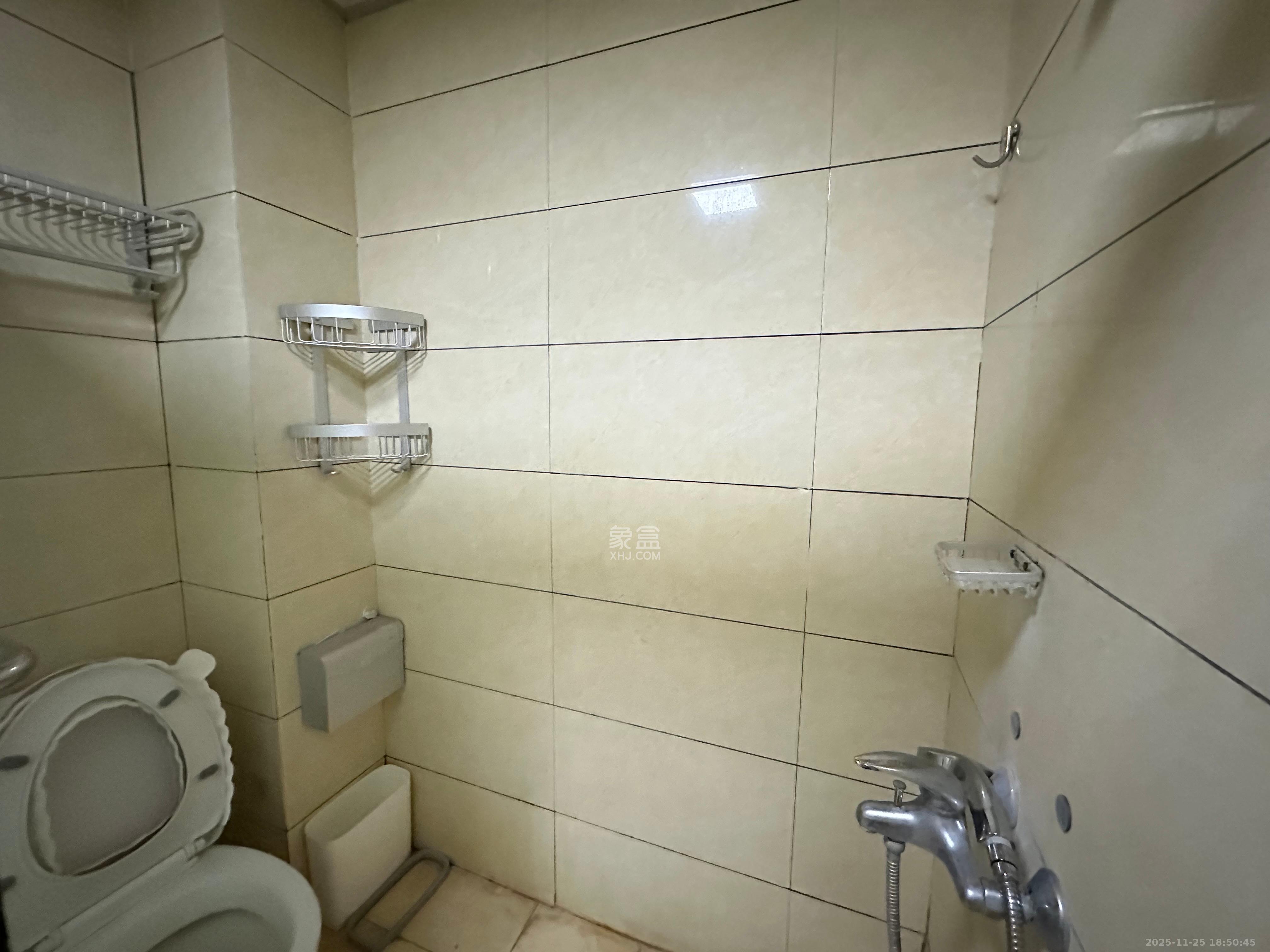 蓝湾国际广场 1室1厅1卫 1600.0元/月 蓝湾国际广场 1室1厅1卫 1600.0元/月室内图