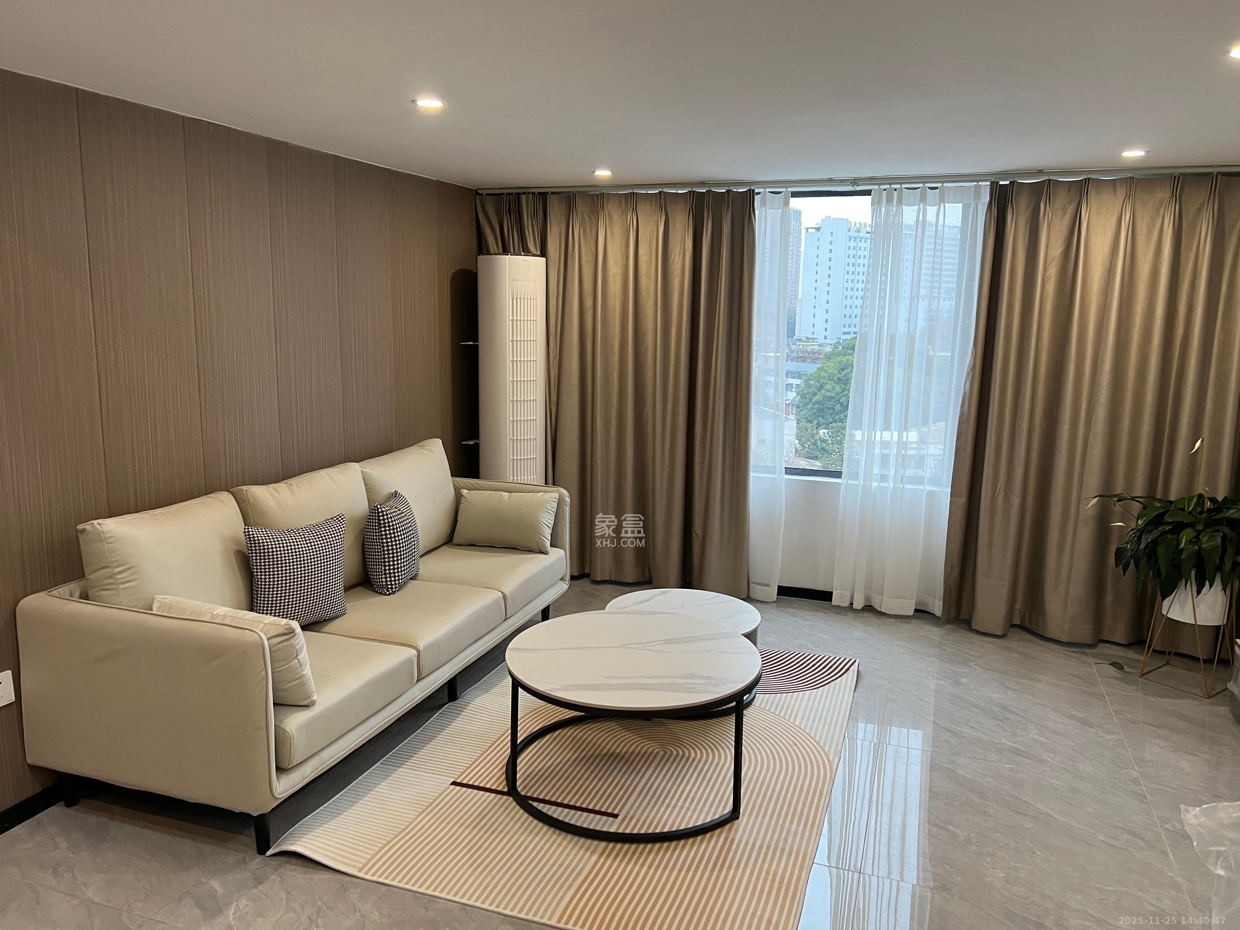 振业城三期  1室0厅0卫    2400.0元/月