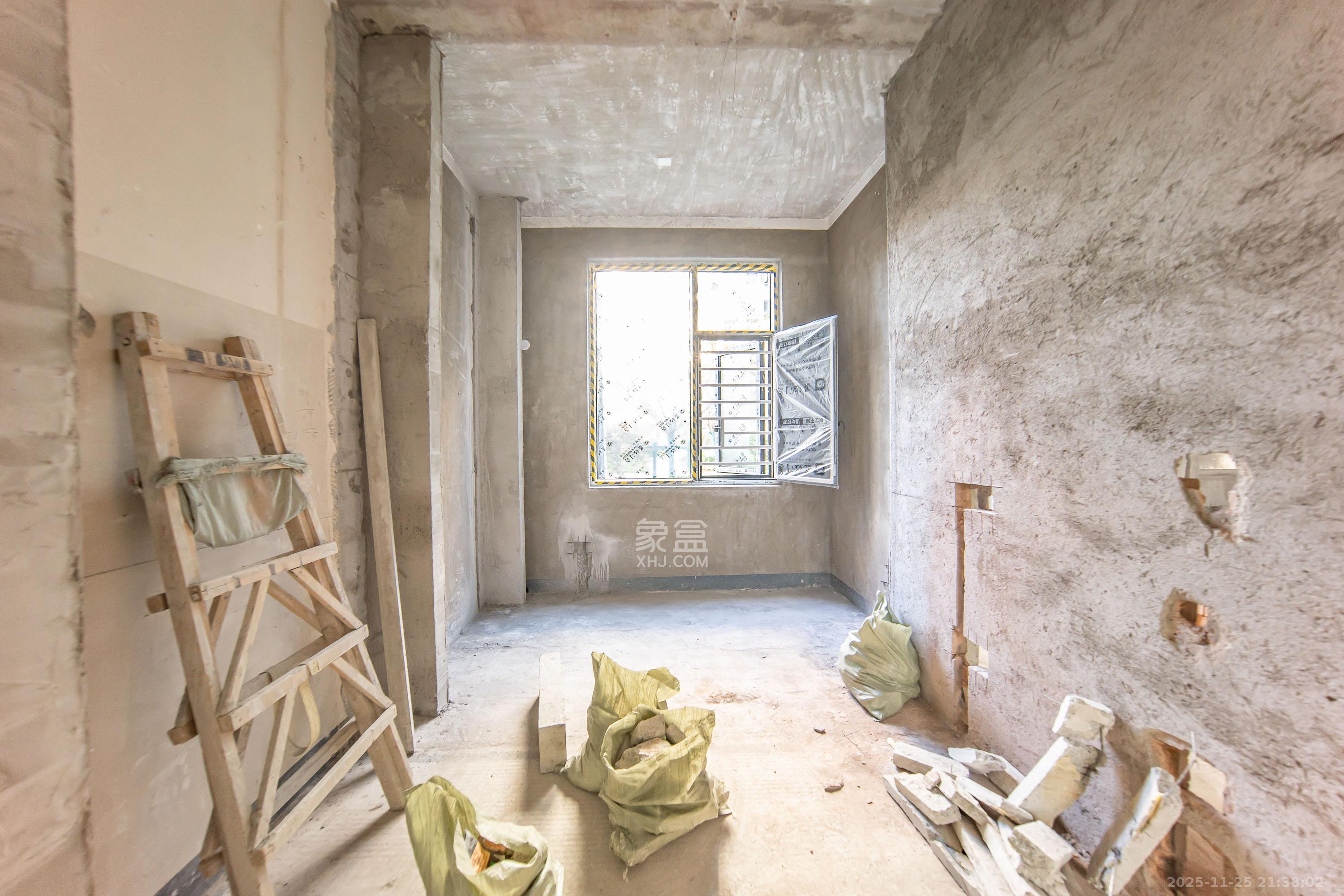 中海阅山府  4室2厅2卫    120.0万卧室