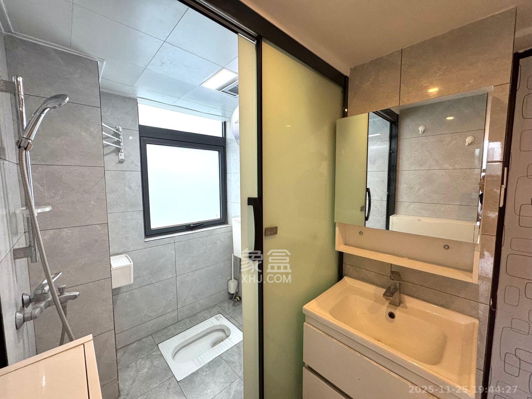 裕天国际商汇中心 1室1厅1卫 1600.0元/月 裕天国际商汇中心 1室1厅1卫 1600.0元/月室内图