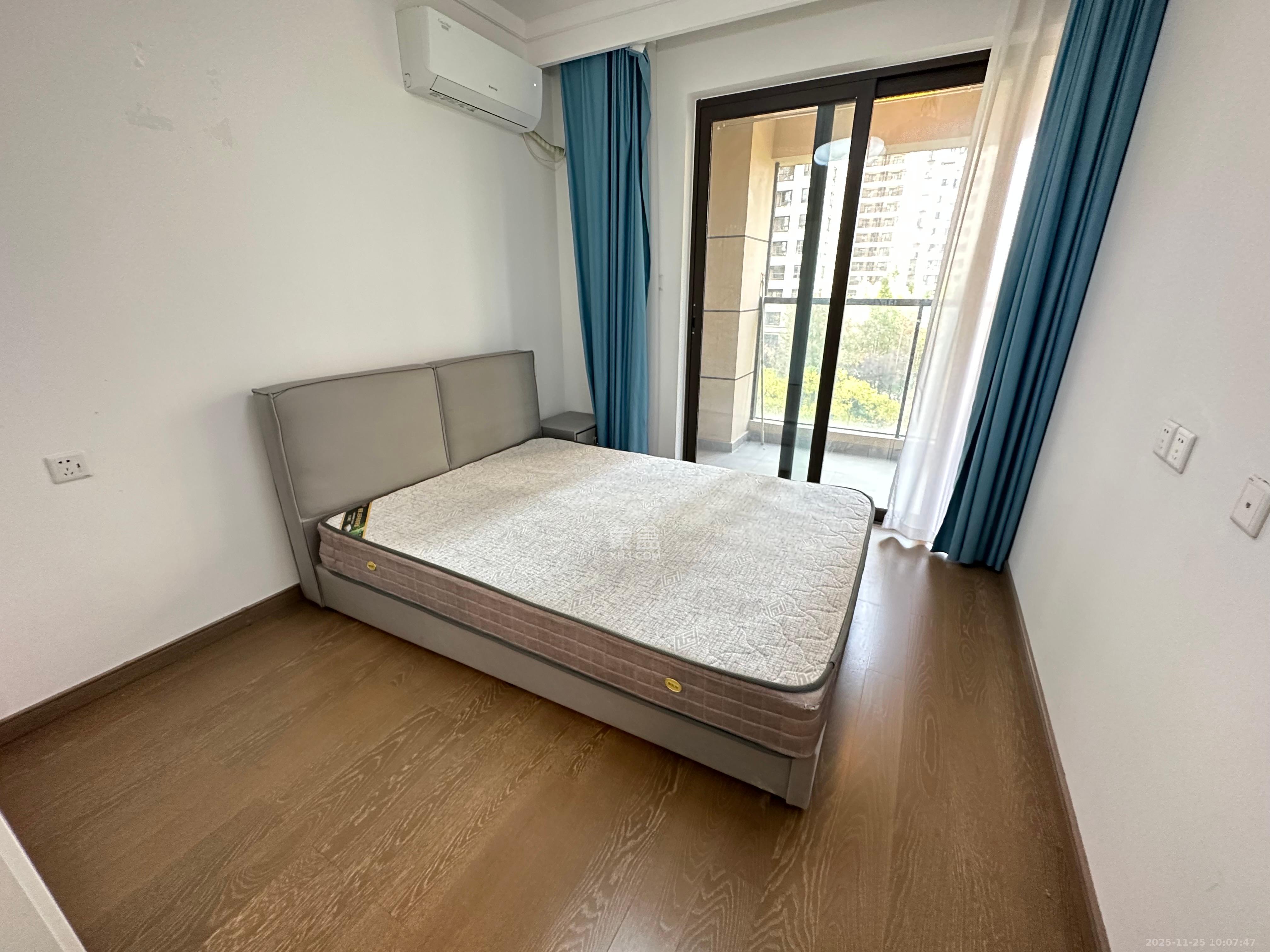 龙湖铂金中心（龙湖春江郦城）  3室2厅2卫    4300.0元/月室内图