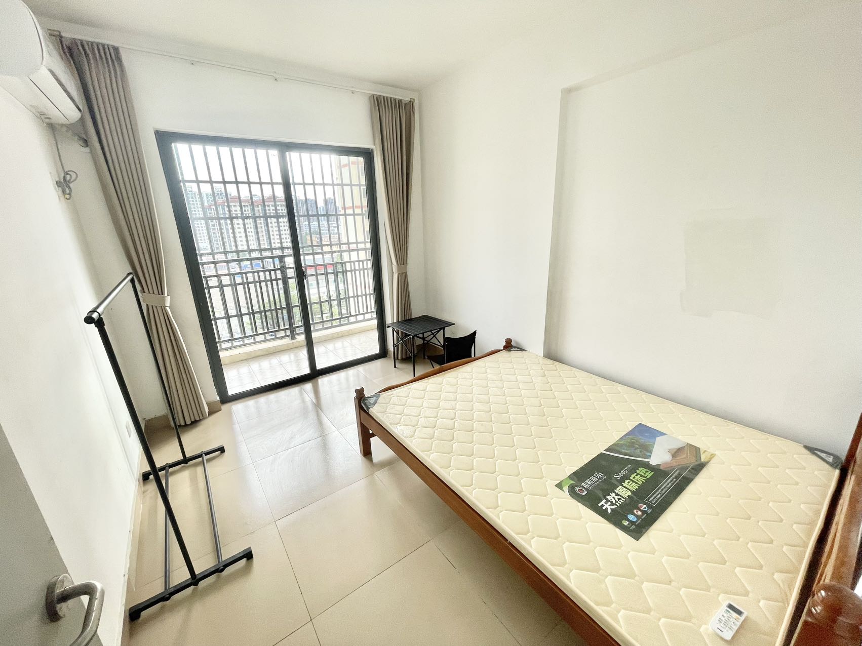 荣锦花园  3室2厅1卫    2200.0元/月