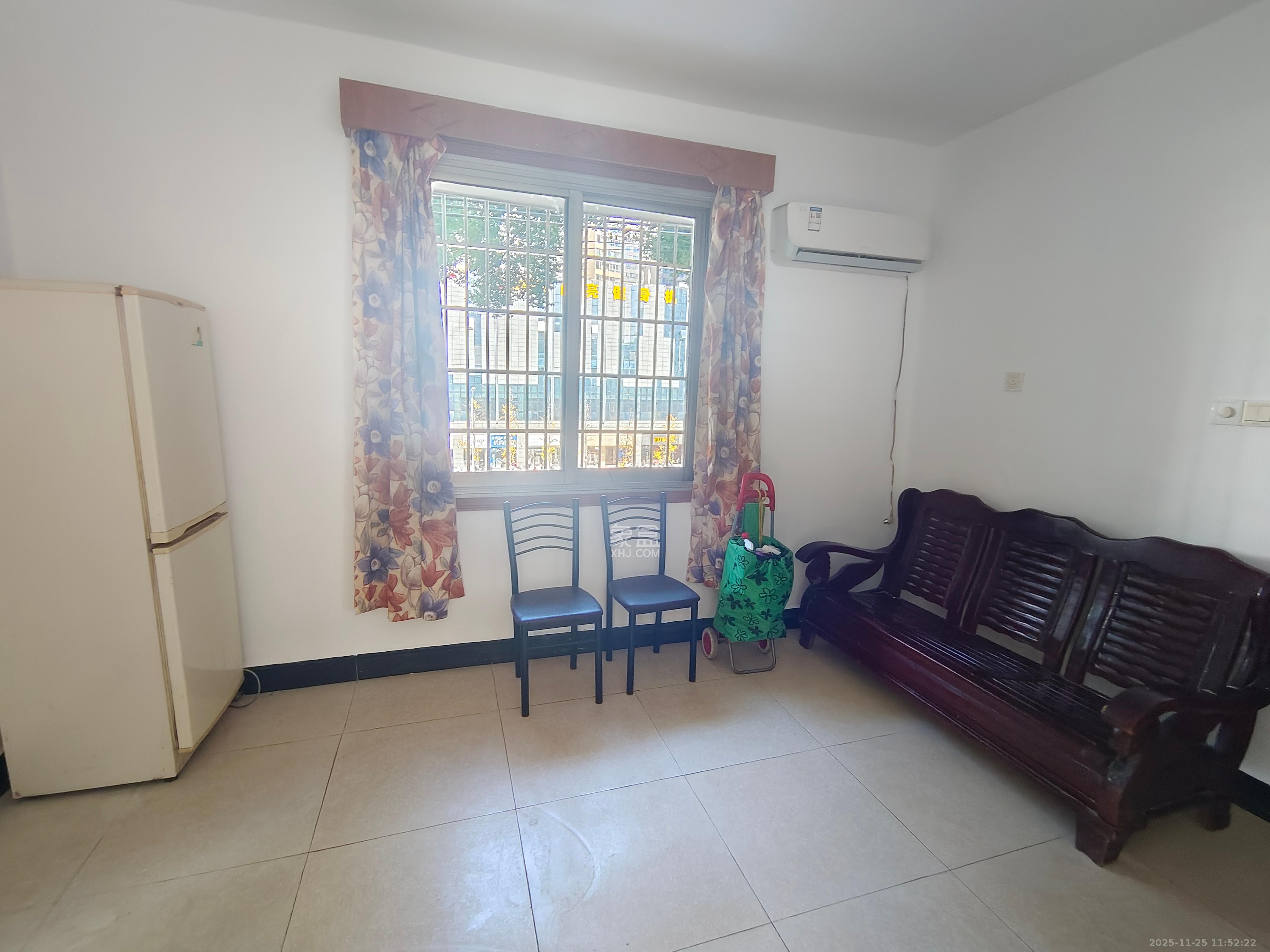 湘仪家园  3室1厅2卫    1600.0元/月室内图