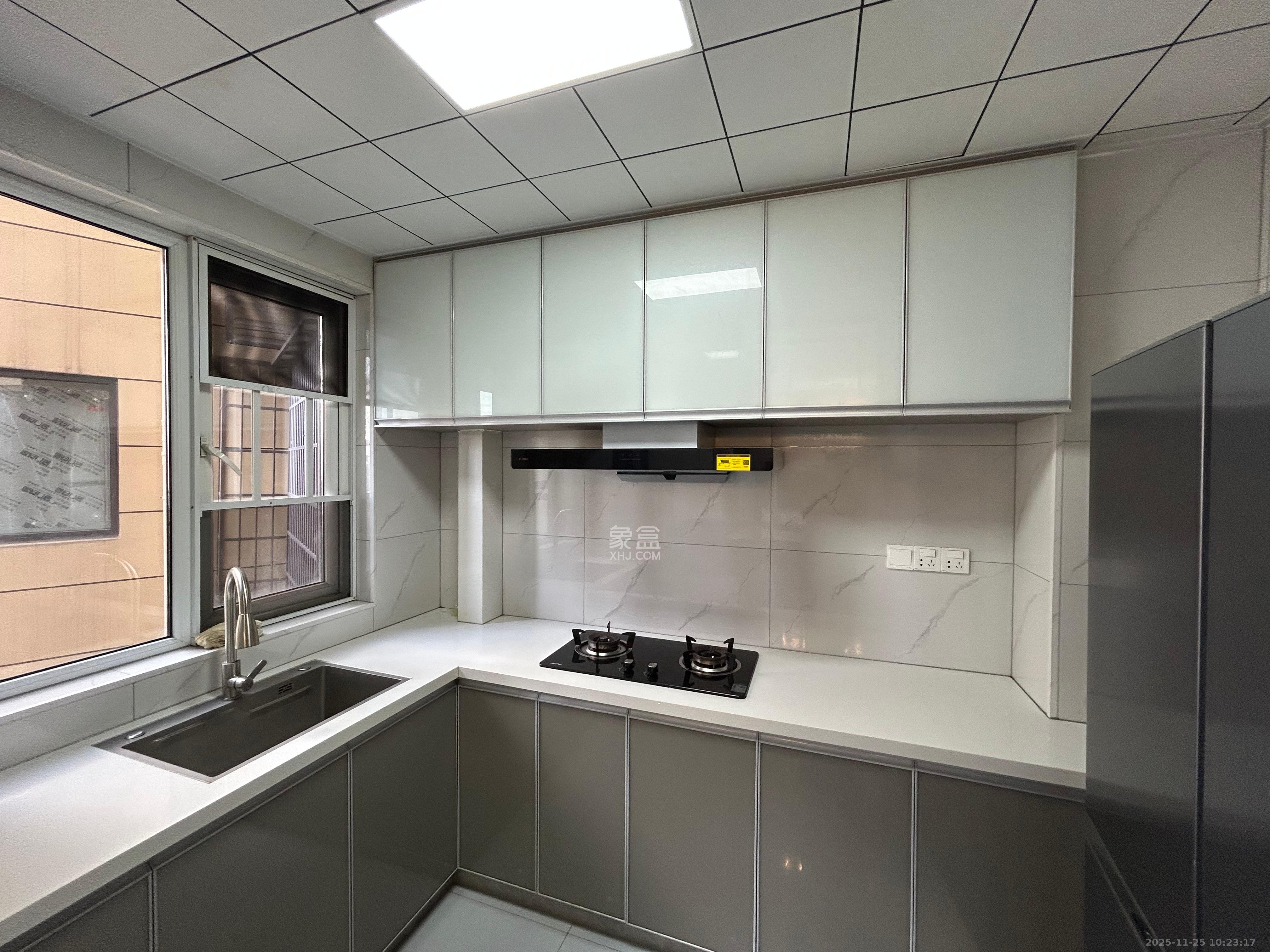 保利香槟国际  4室2厅2卫    3280.0元/月室内图