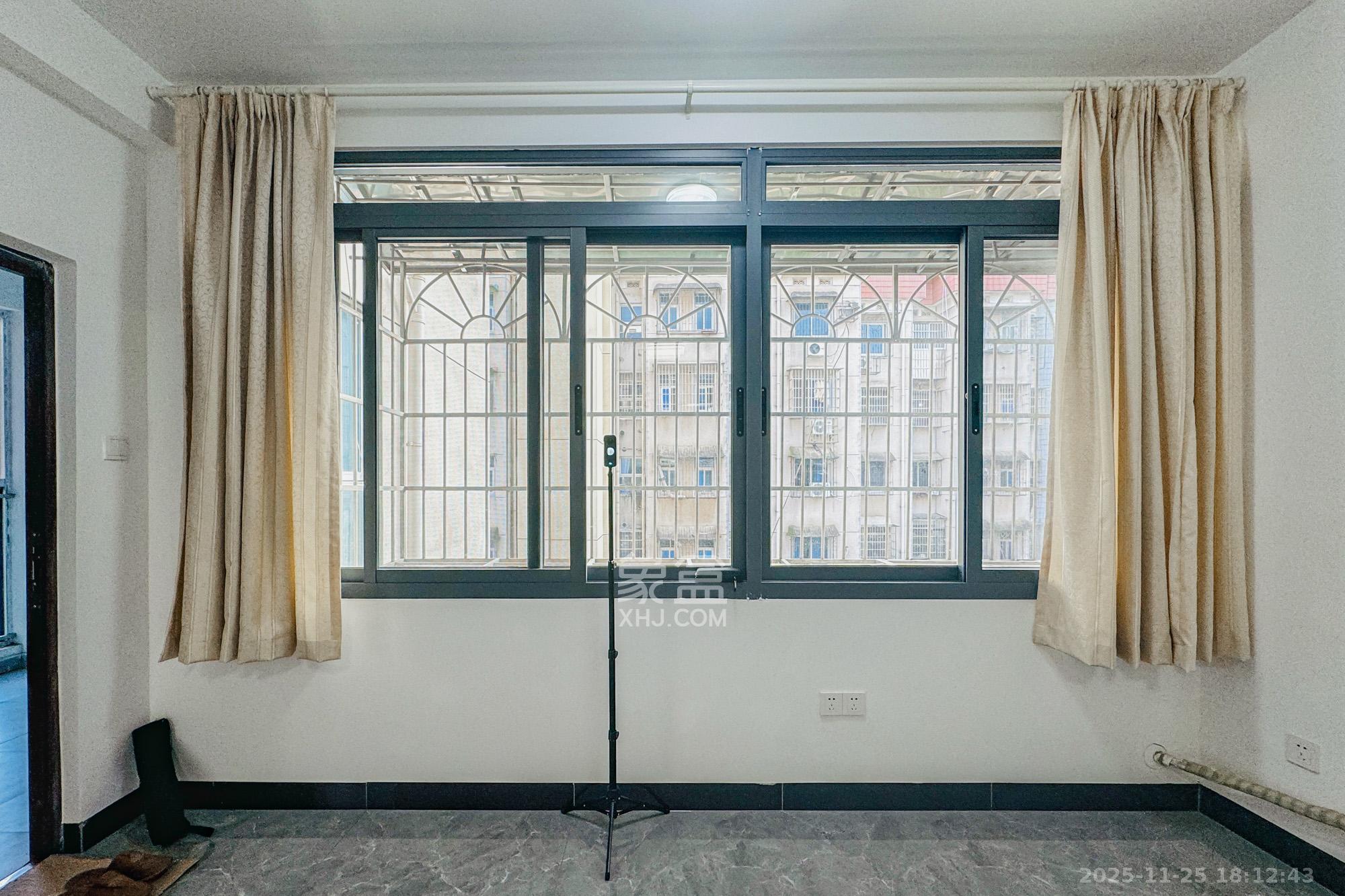 金星小区 1室0厅0卫 105.0万 金星小区 1室0厅0卫 105.0万阳台