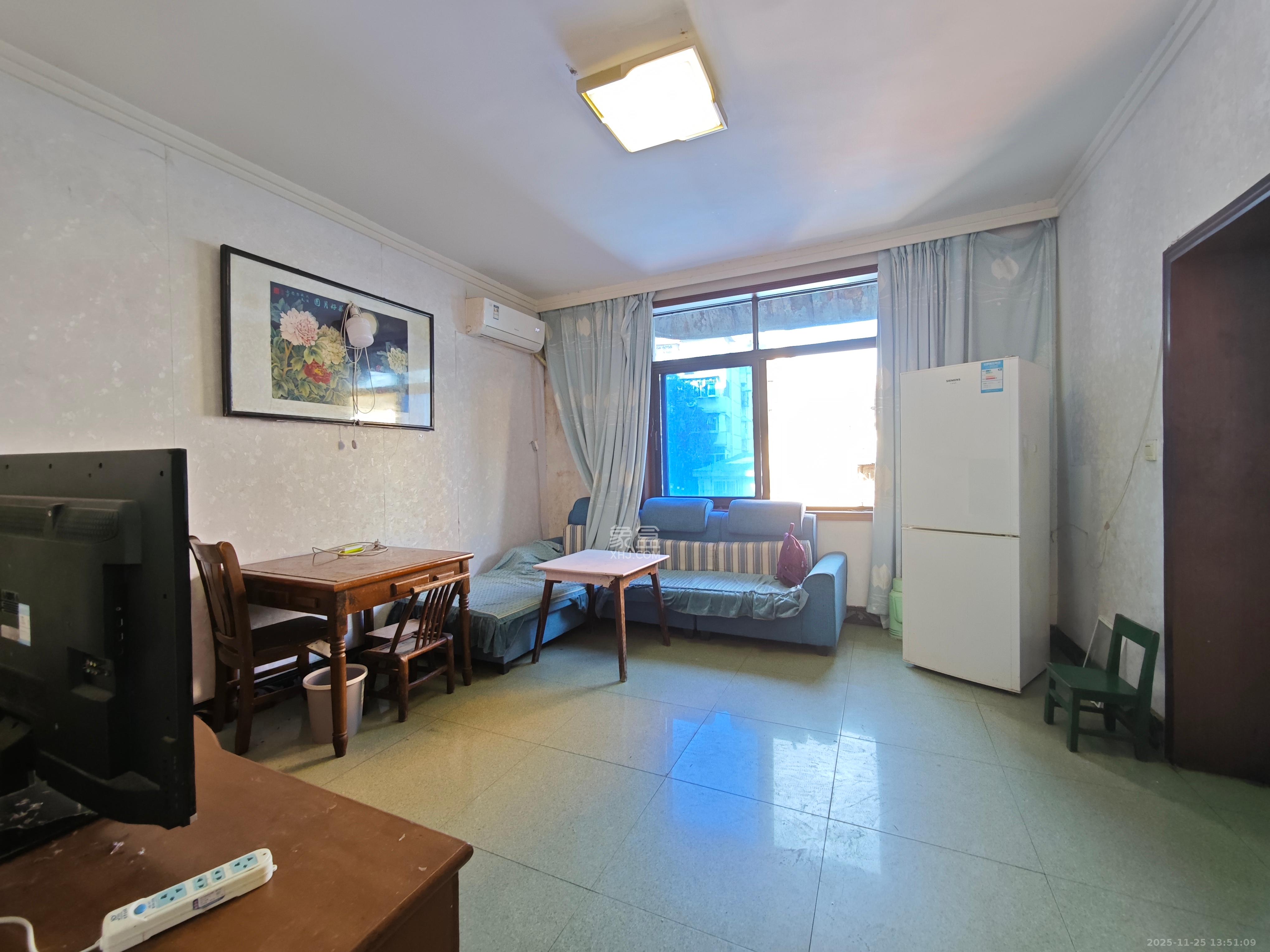 长沙师范附幼附小教师宿舍(崇圣里24号) 3室1厅1卫 2200.0元/月 长沙师范附幼附小教师宿舍(崇圣里24号) 3室1厅1卫 2200.0元/月室内图