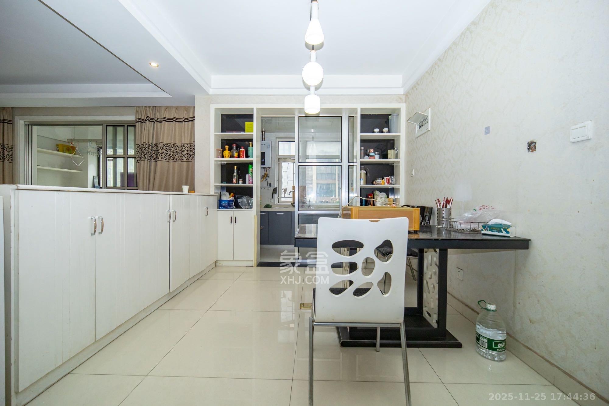 美利新世界  1室2厅2卫    2300.0元/月室内图