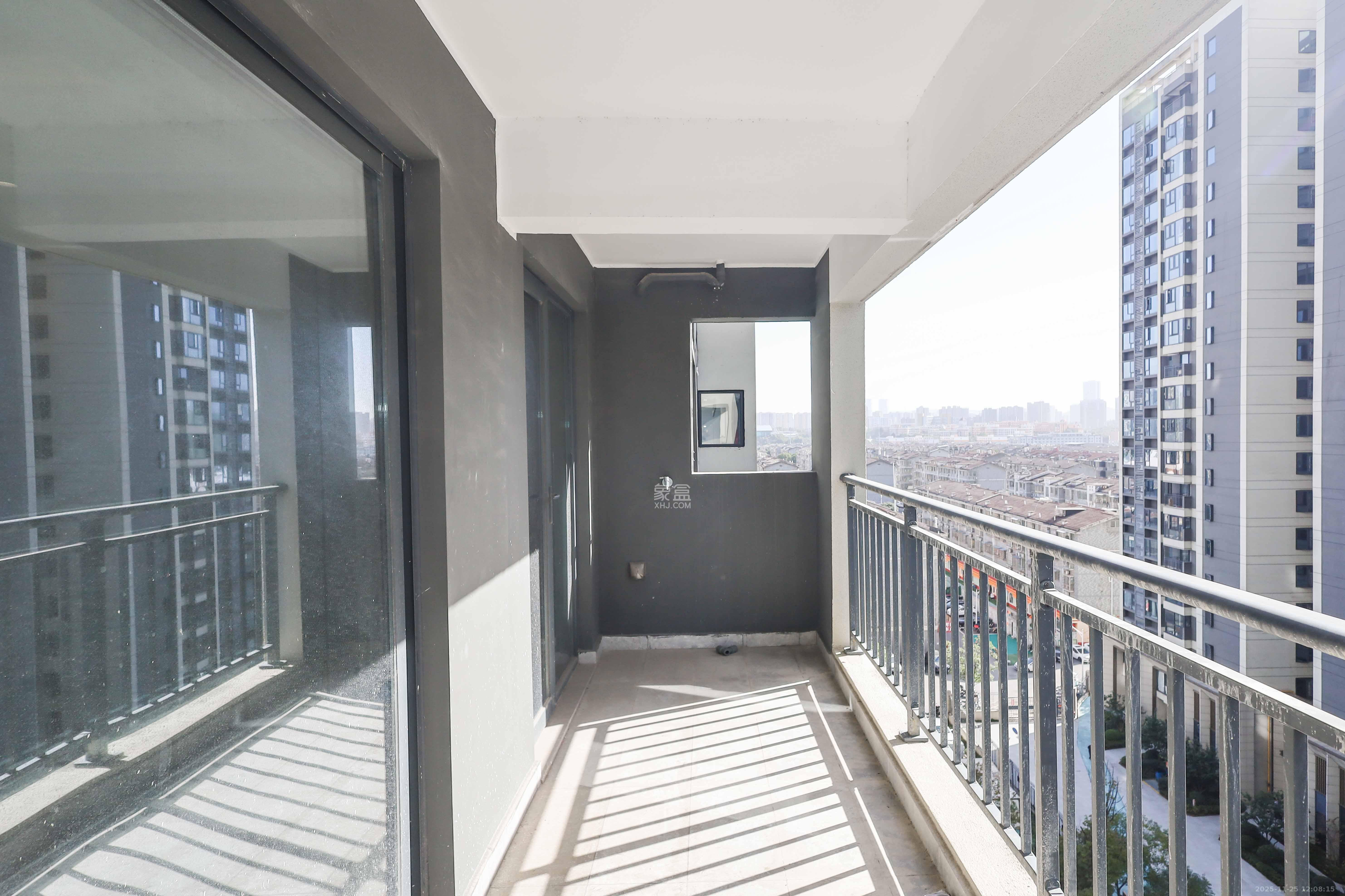 爱家当代境 3室2厅2卫 120.0万 爱家当代境 3室2厅2卫 120.0万阳台