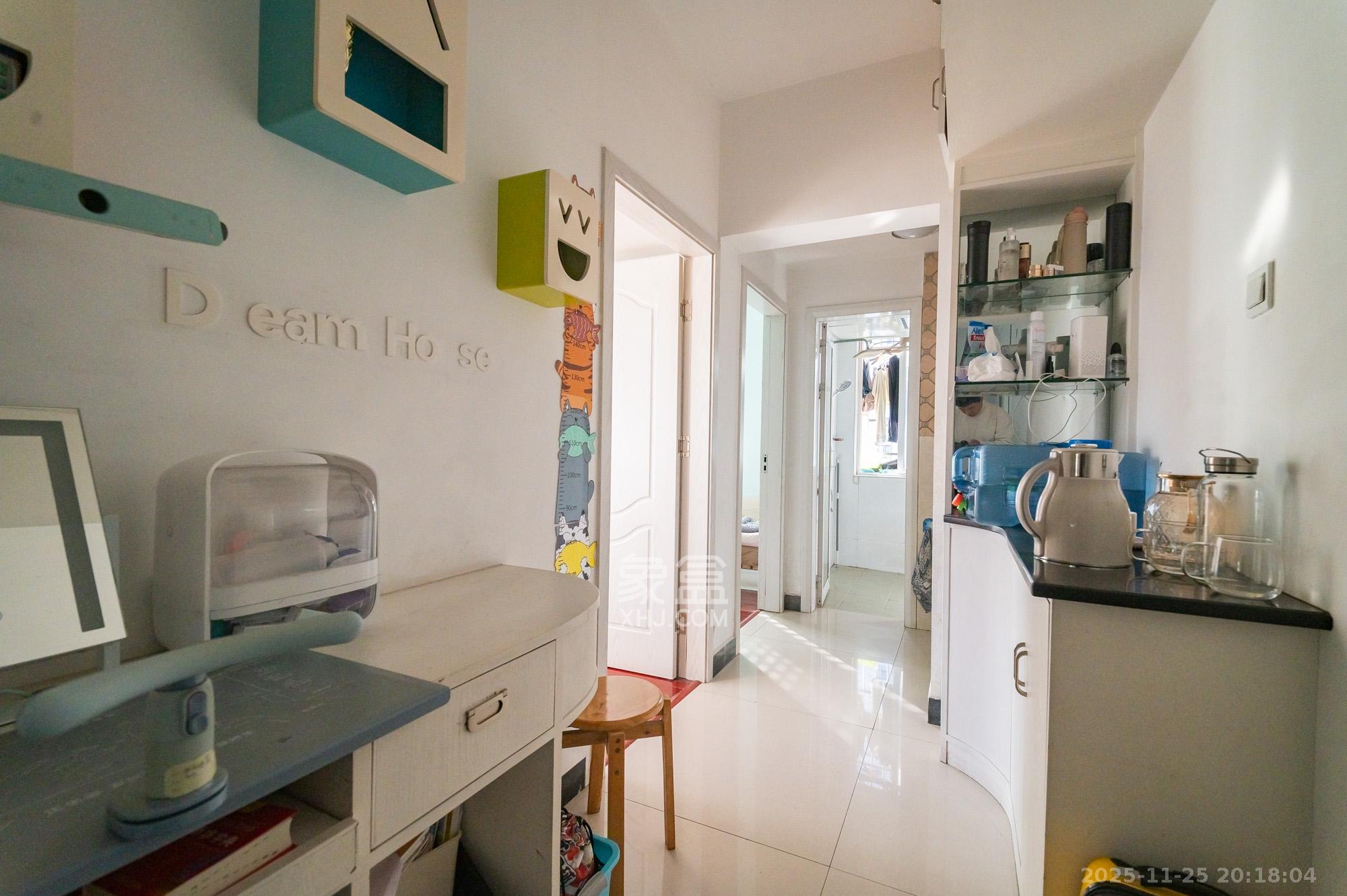 东方航标 1室1厅1卫 34.0万 东方航标 1室1厅1卫 34.0万客厅