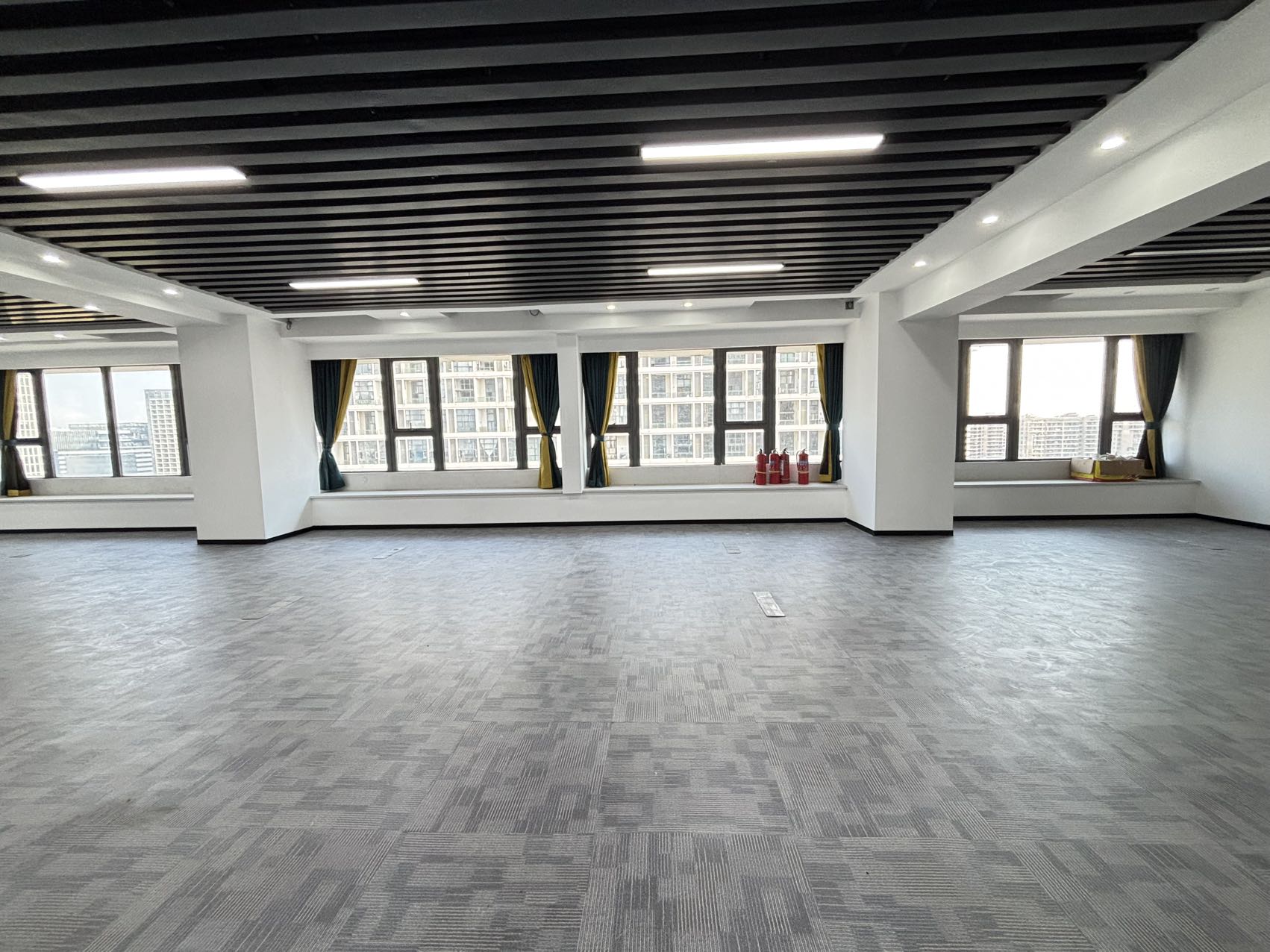 绿地海长流六期（绿地新海岸）   194.0㎡      12000.0元/月室内图