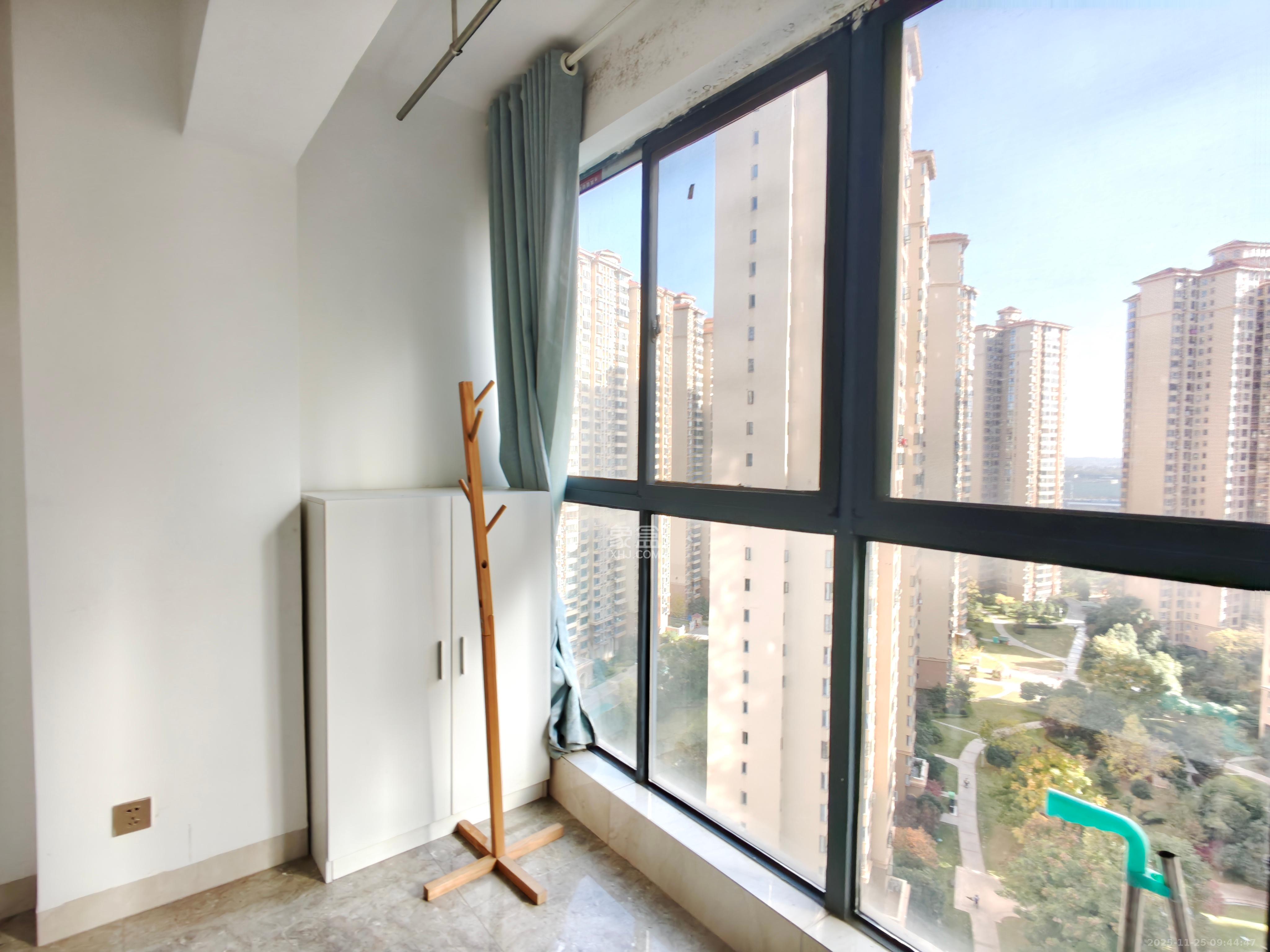 钱隆世家  1室1厅1卫    1400.0元/月室内图