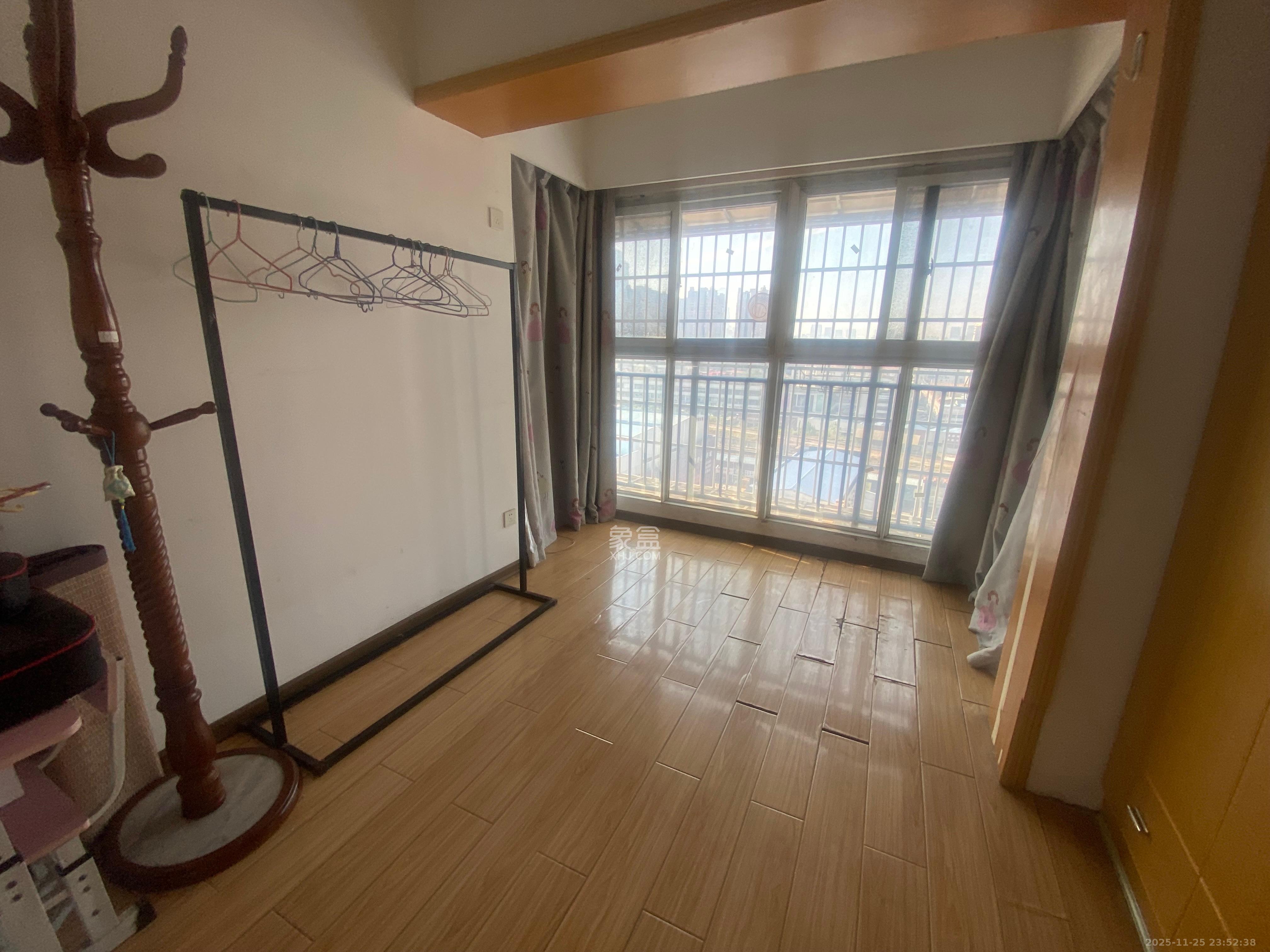 东进小区  1室2厅1卫    1500.0元/月