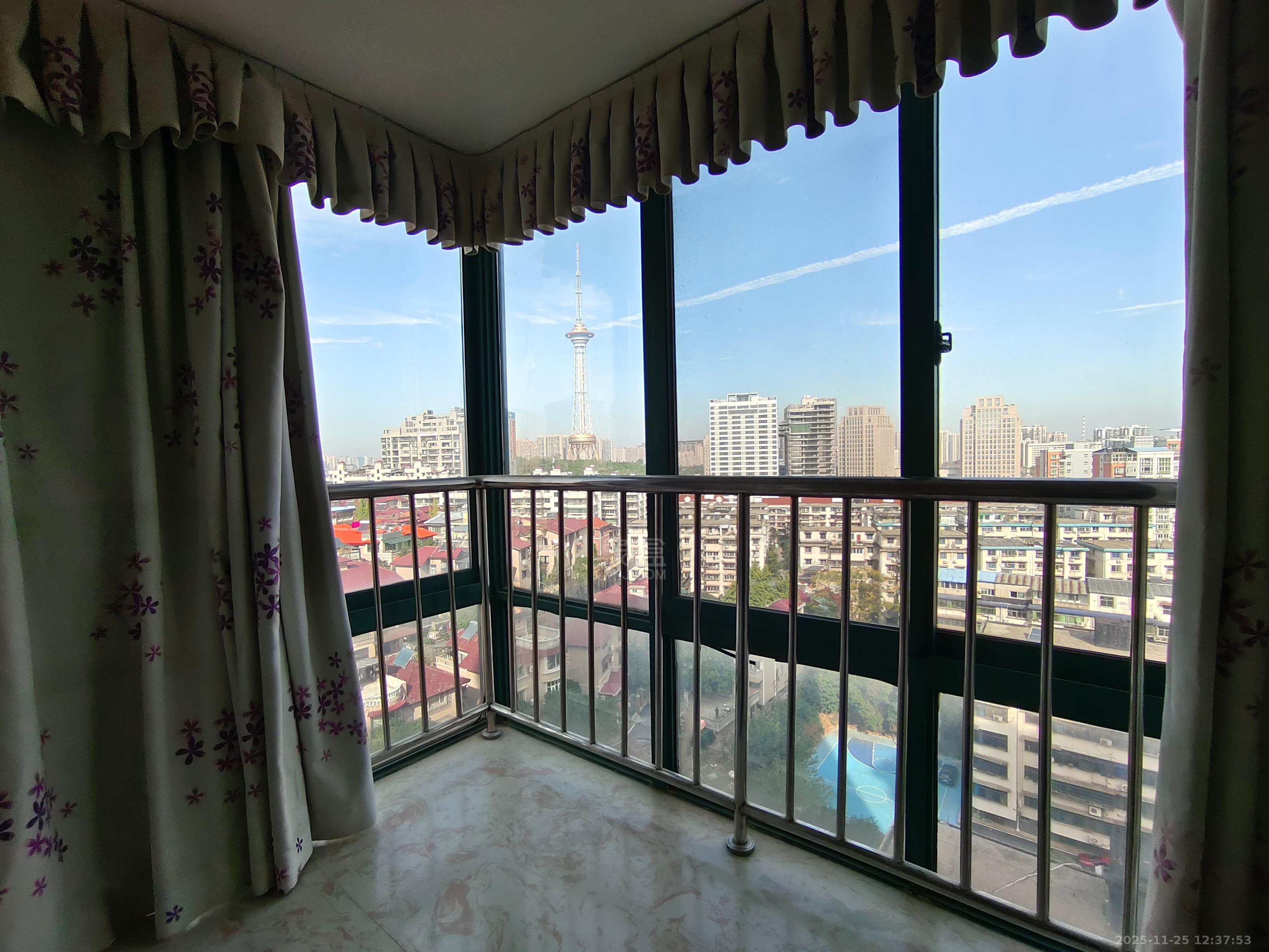 新城首座 3室2厅2卫 1600.0元/月 新城首座 3室2厅2卫 1600.0元/月室内图