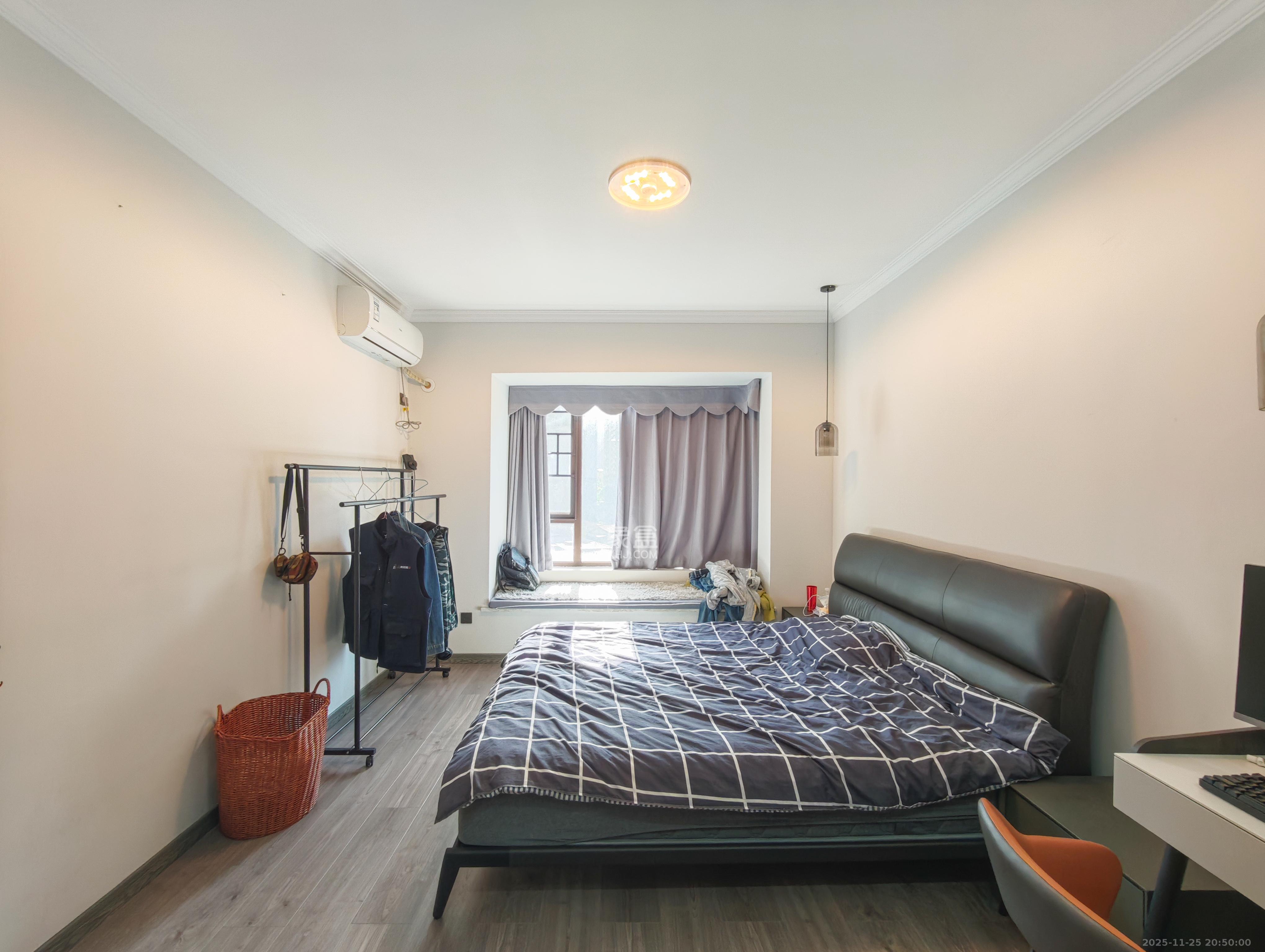 保利城（中航城国际社区、郡原美村）  4室2厅2卫    155.0万卧室