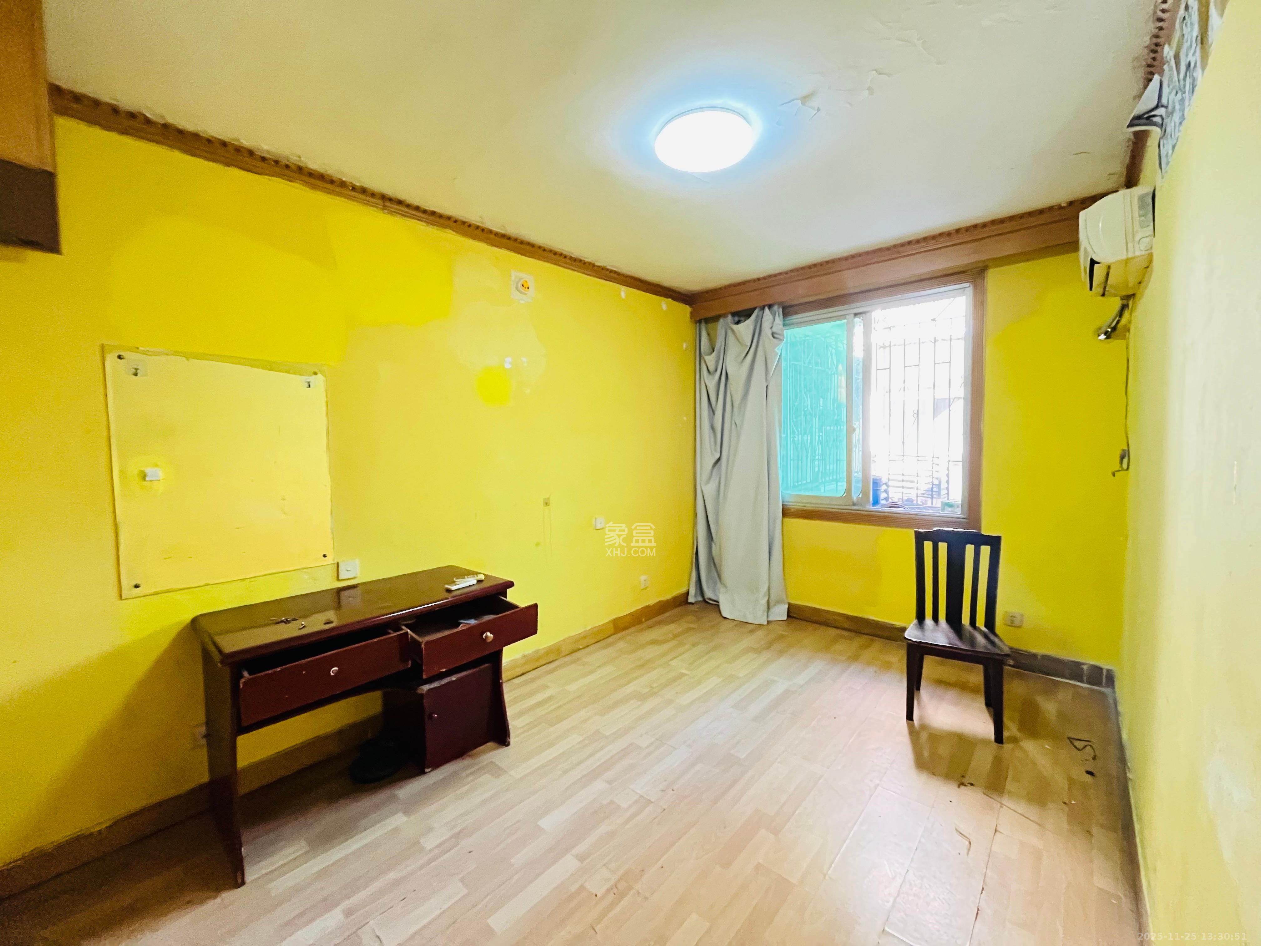 大众公寓(人人家宿舍) 3室1厅1卫 2200.0元/月 大众公寓(人人家宿舍) 3室1厅1卫 2200.0元/月室内图