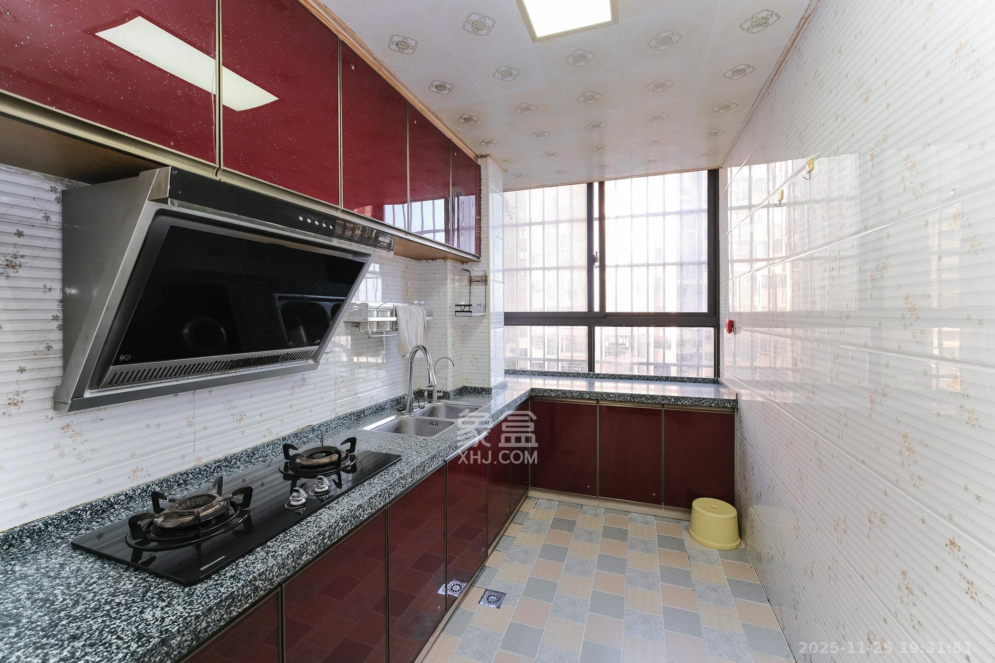 盛地春天里 3室2厅1卫 56.0万 盛地春天里 3室2厅1卫 56.0万厨房