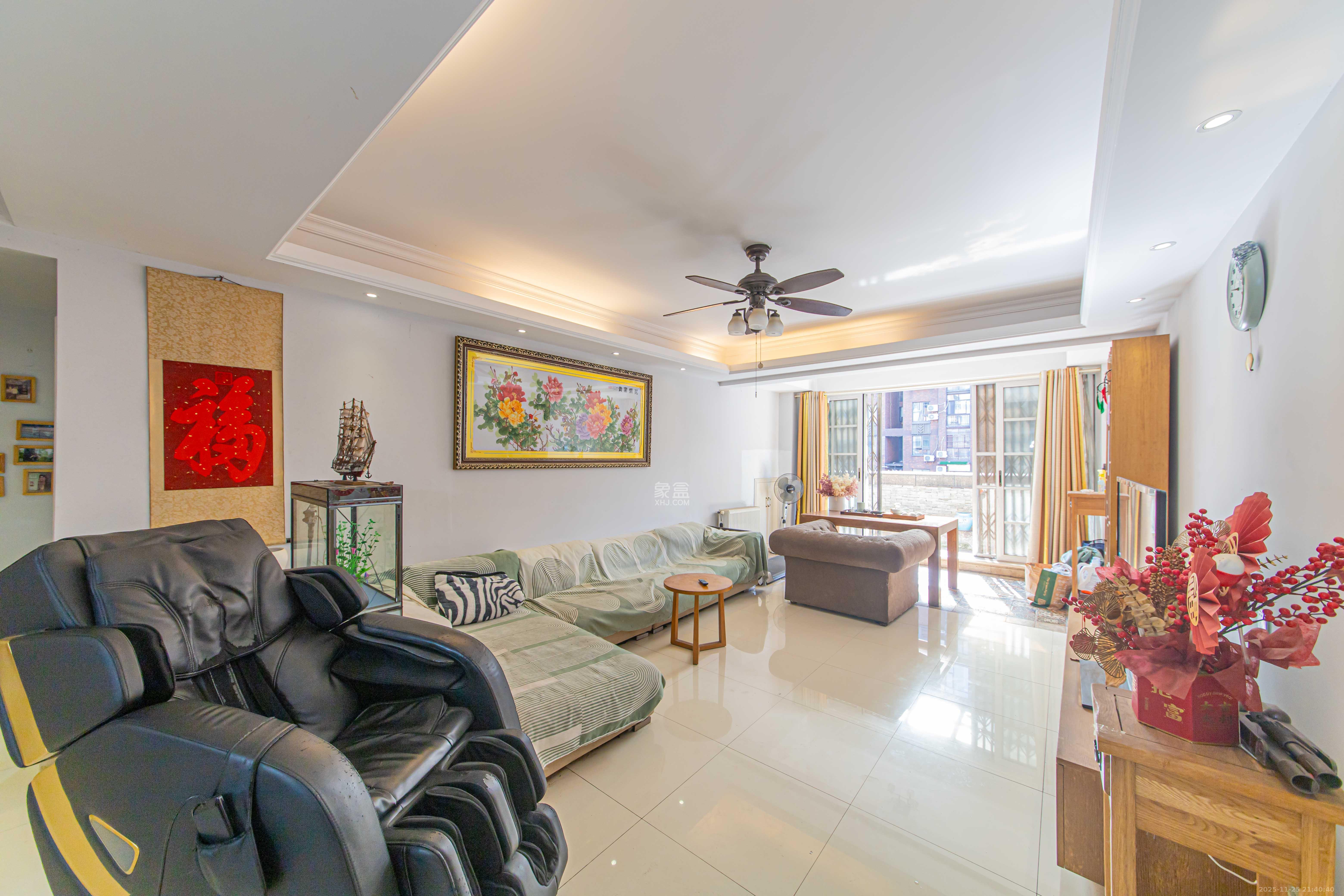 绿地公馆（绿地名邸）  3室2厅2卫    158.0万客厅