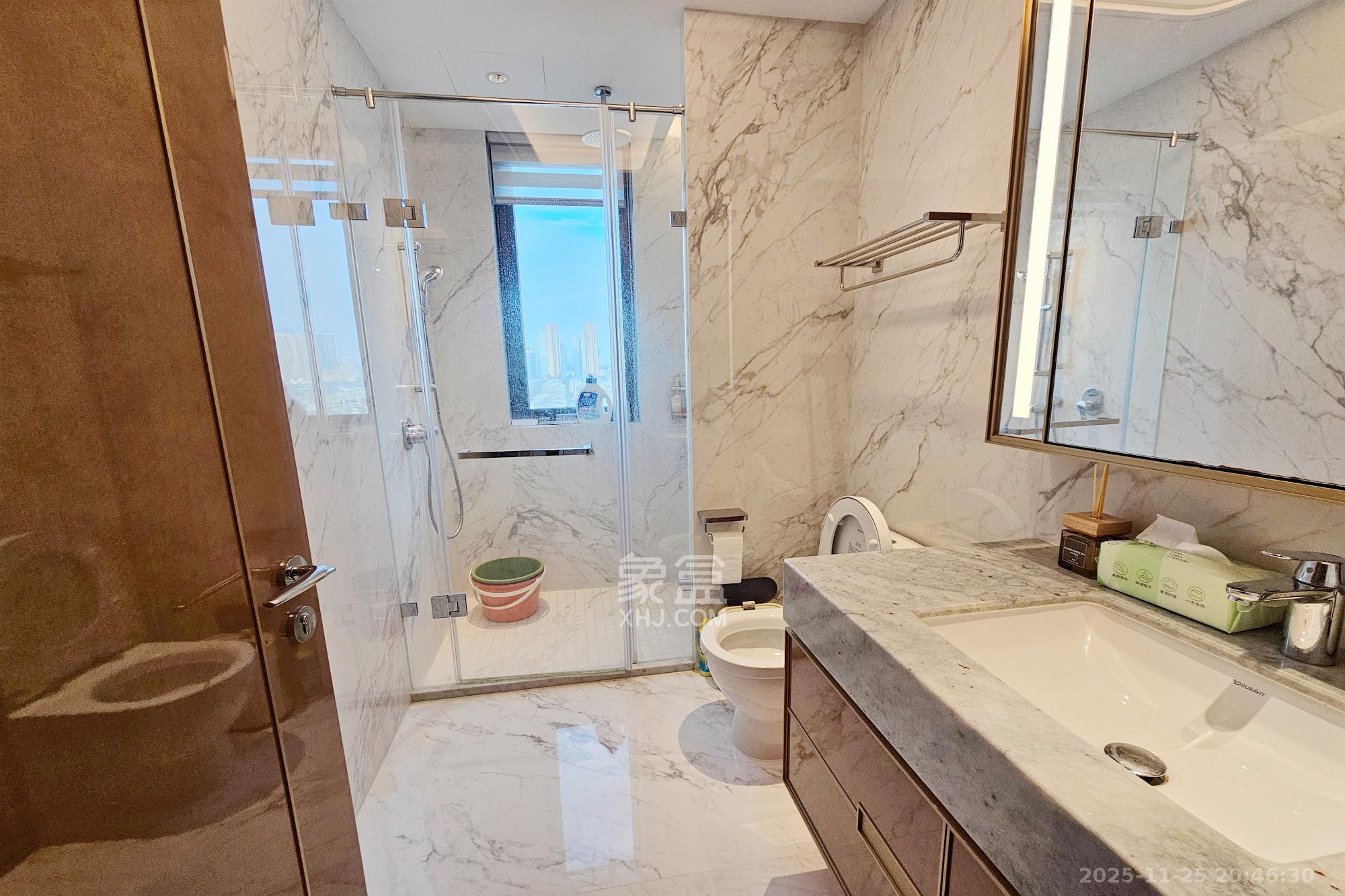 运达滨河广场  4室2厅3卫    580.0万卫生间