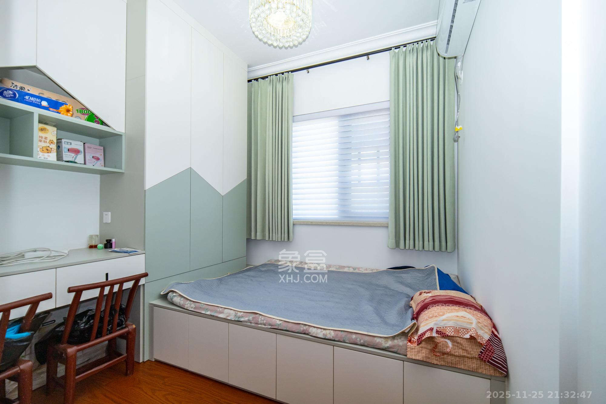 恒大雅苑  3室2厅2卫    160.0万卧室