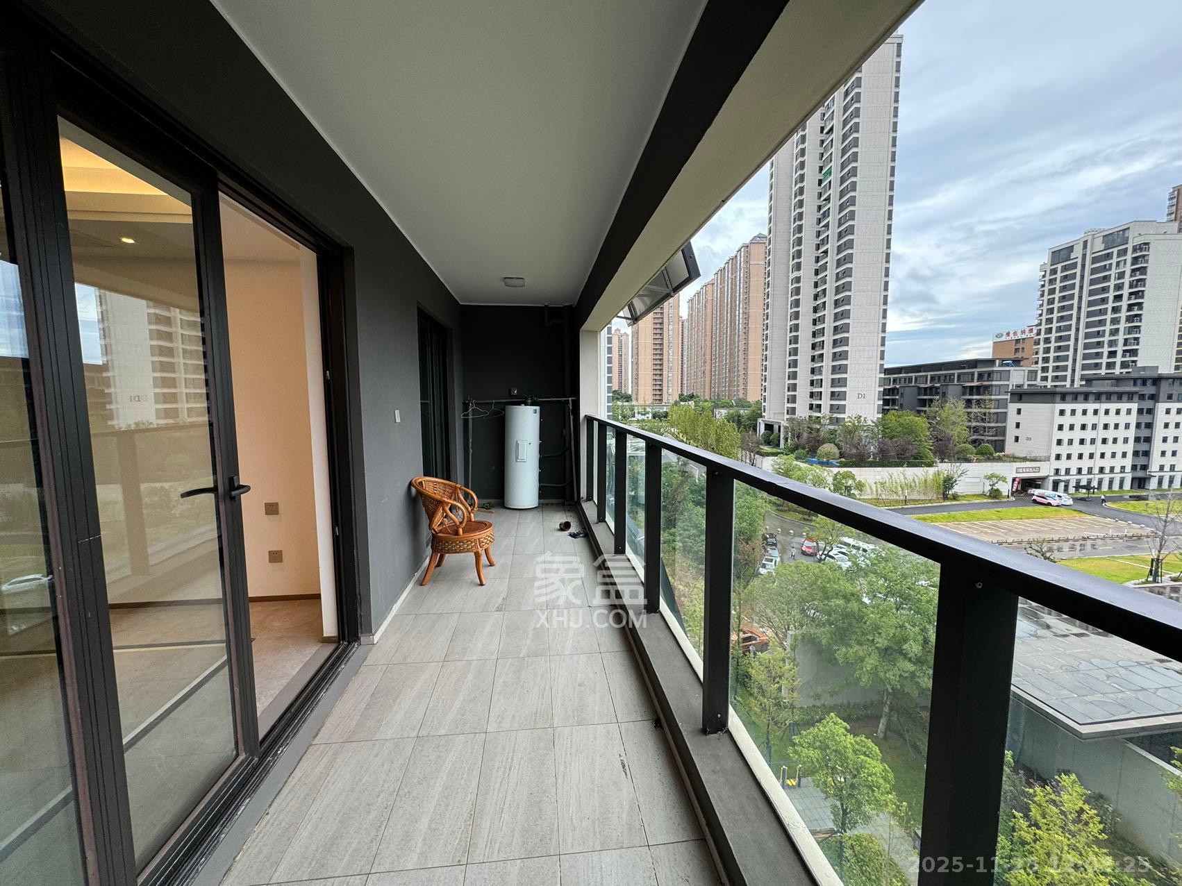 东原麓印长江B区  4室2厅3卫    6000.0元/月室内图