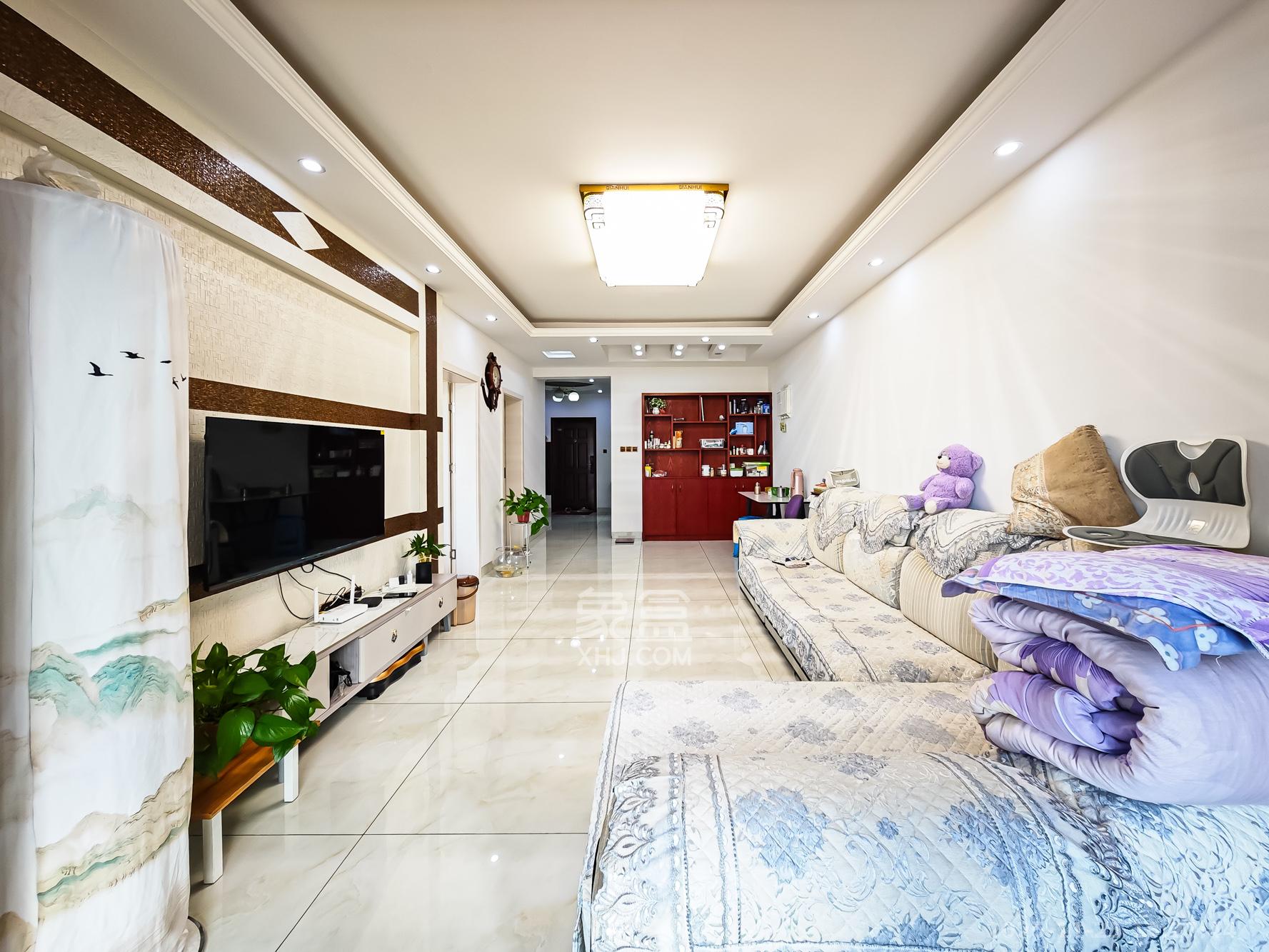 山语城三期  3室2厅1卫    68.0万客厅